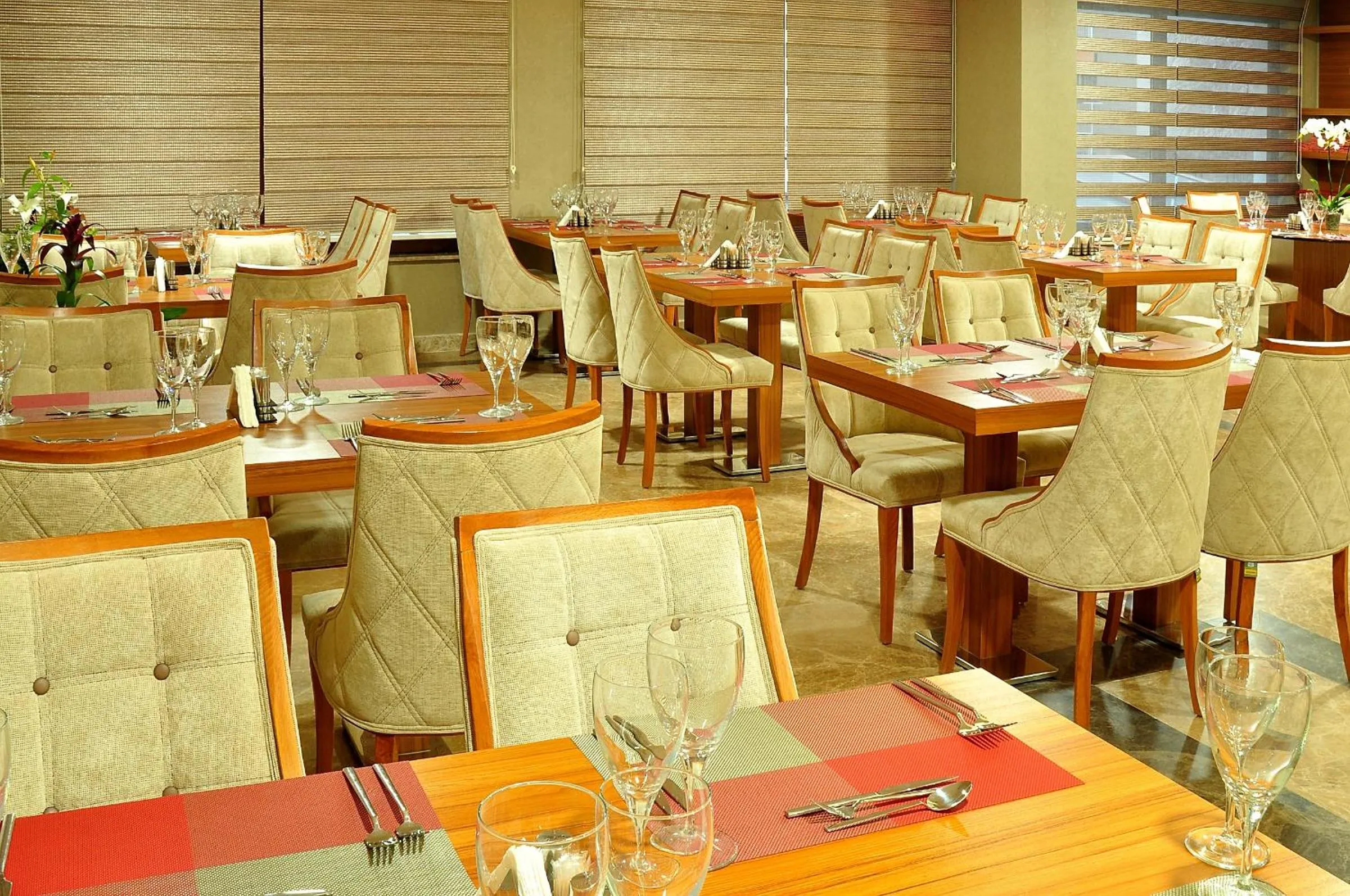 Restaurant/places to eat in Starton Hotel