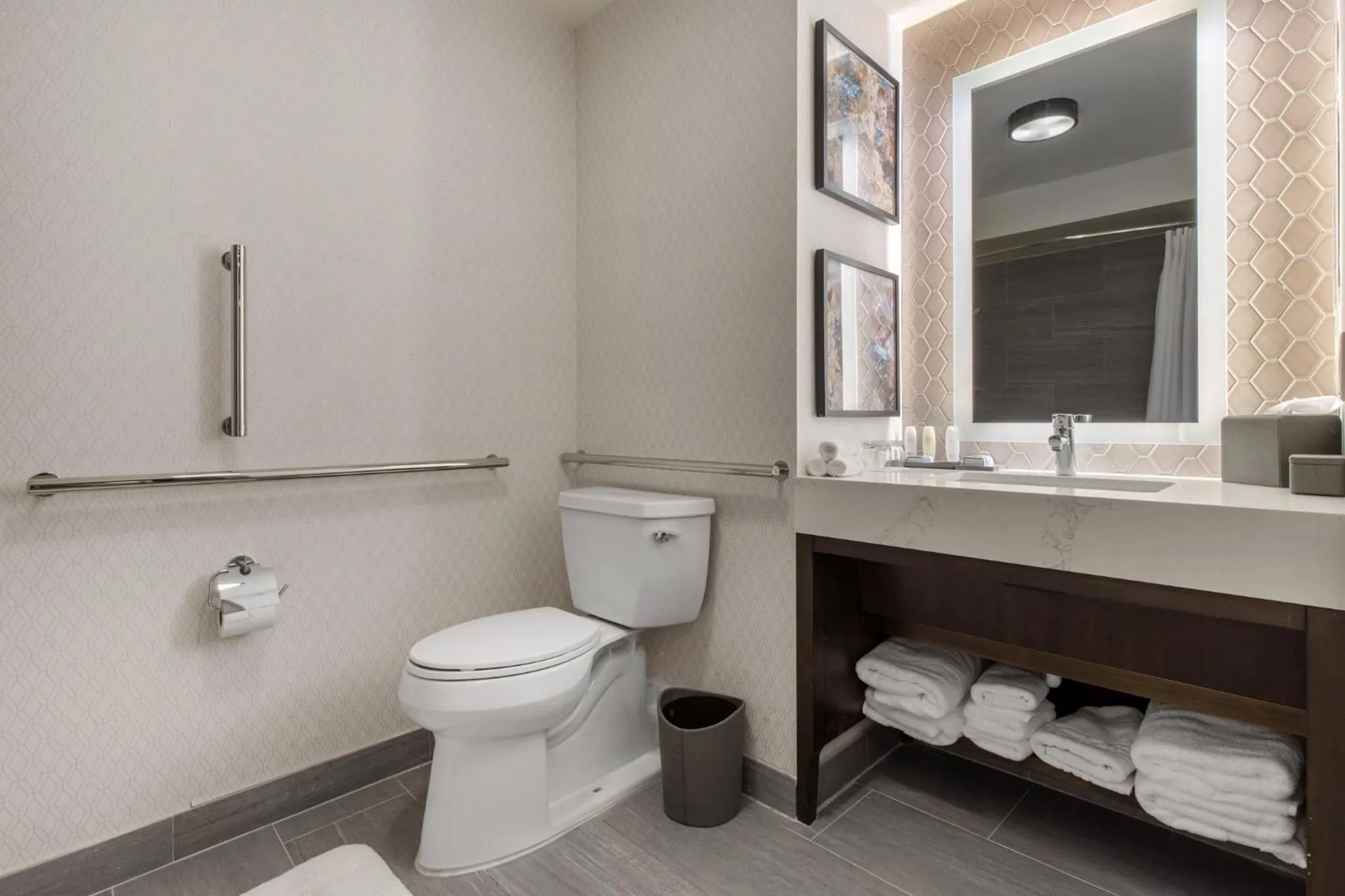 Photo of the whole room in Omni Charlotte Hotel