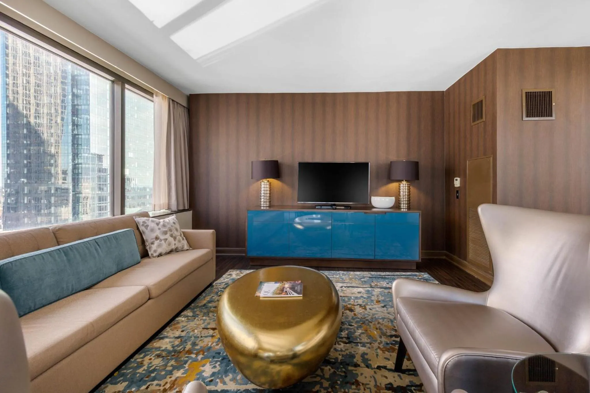 Bedroom in Omni Charlotte Hotel