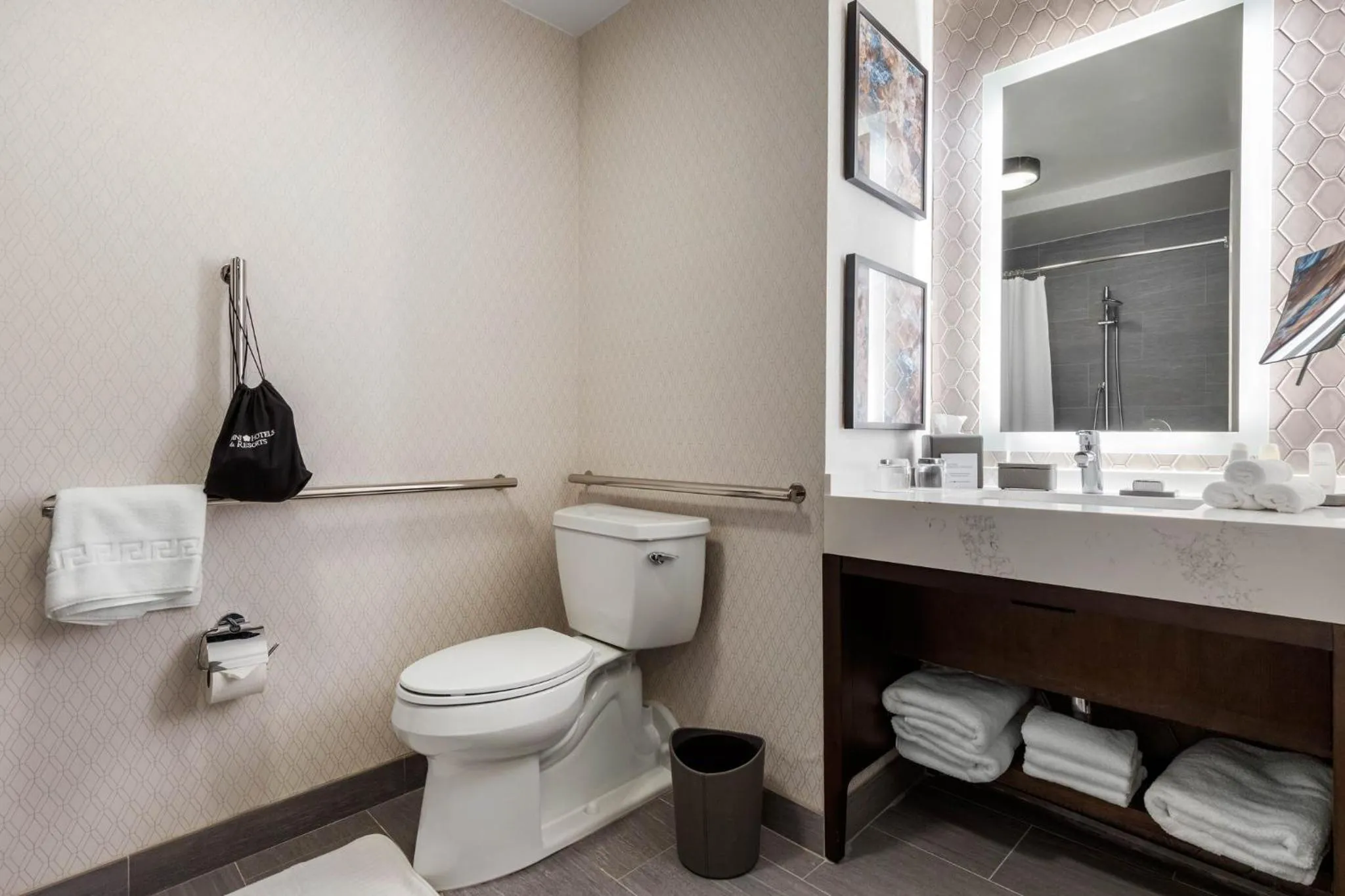 Photo of the whole room in Omni Charlotte Hotel