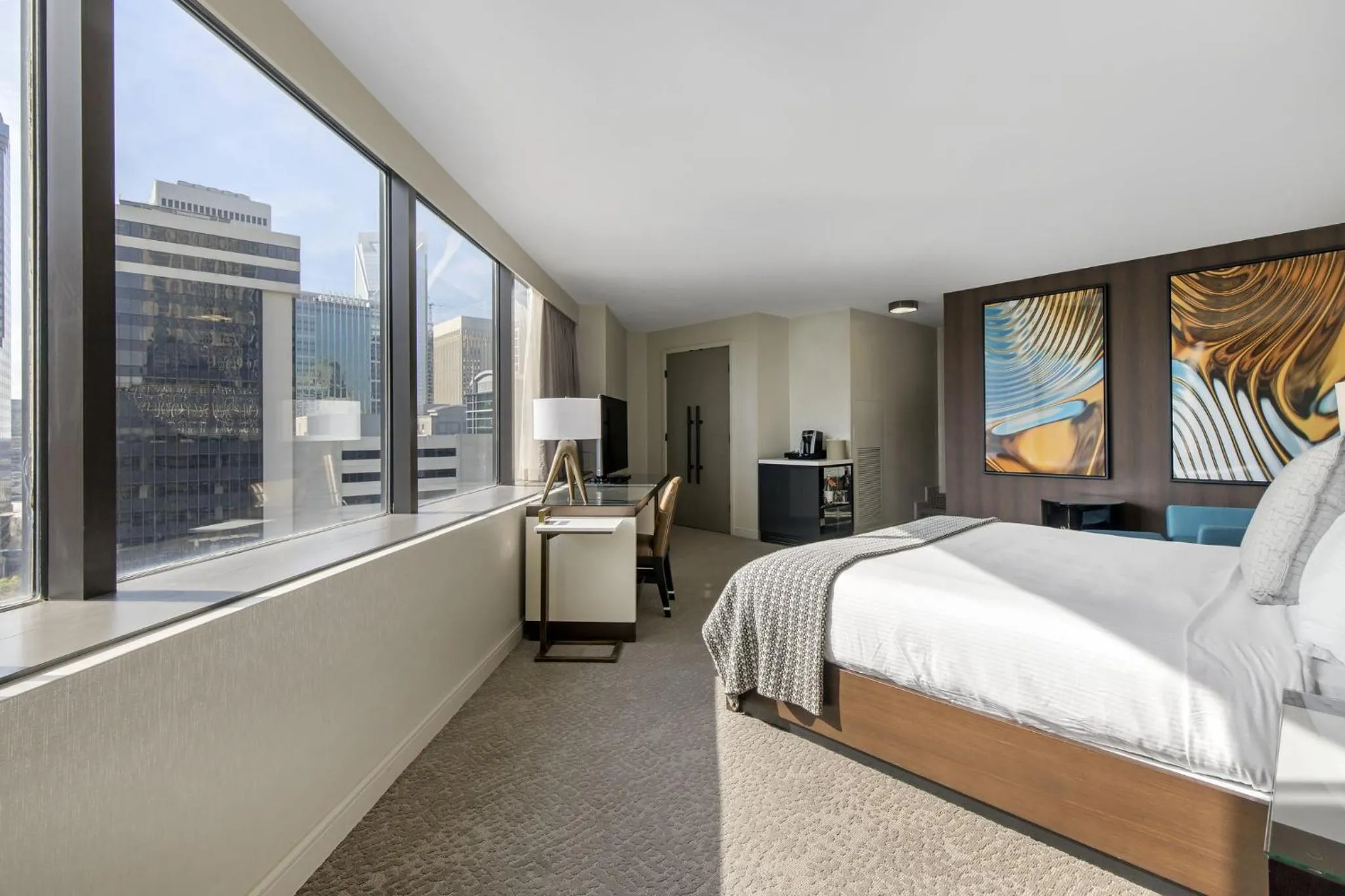 Bedroom, Bed in Omni Charlotte Hotel