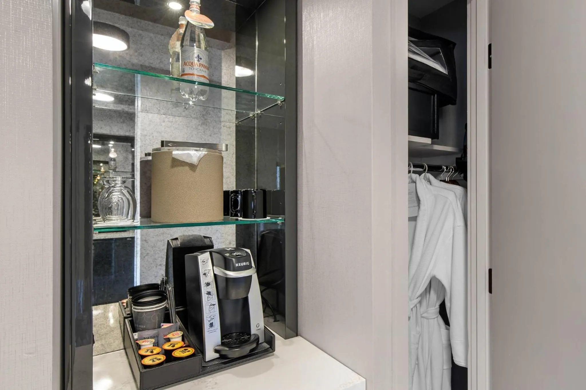 Photo of the whole room in Omni Charlotte Hotel