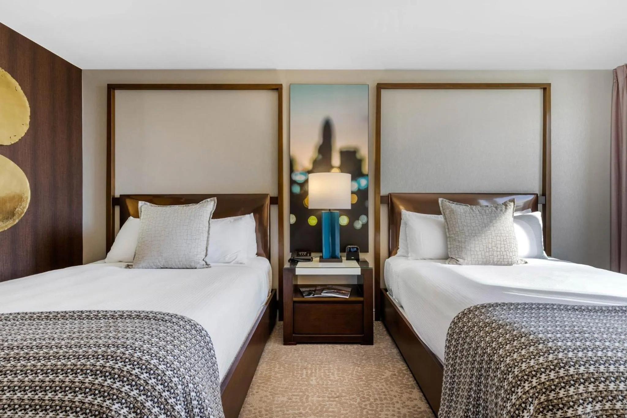 Photo of the whole room, Bed in Omni Charlotte Hotel