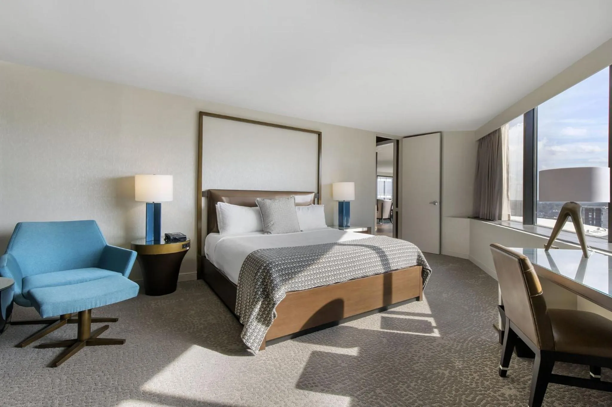 Bedroom, Bed in Omni Charlotte Hotel