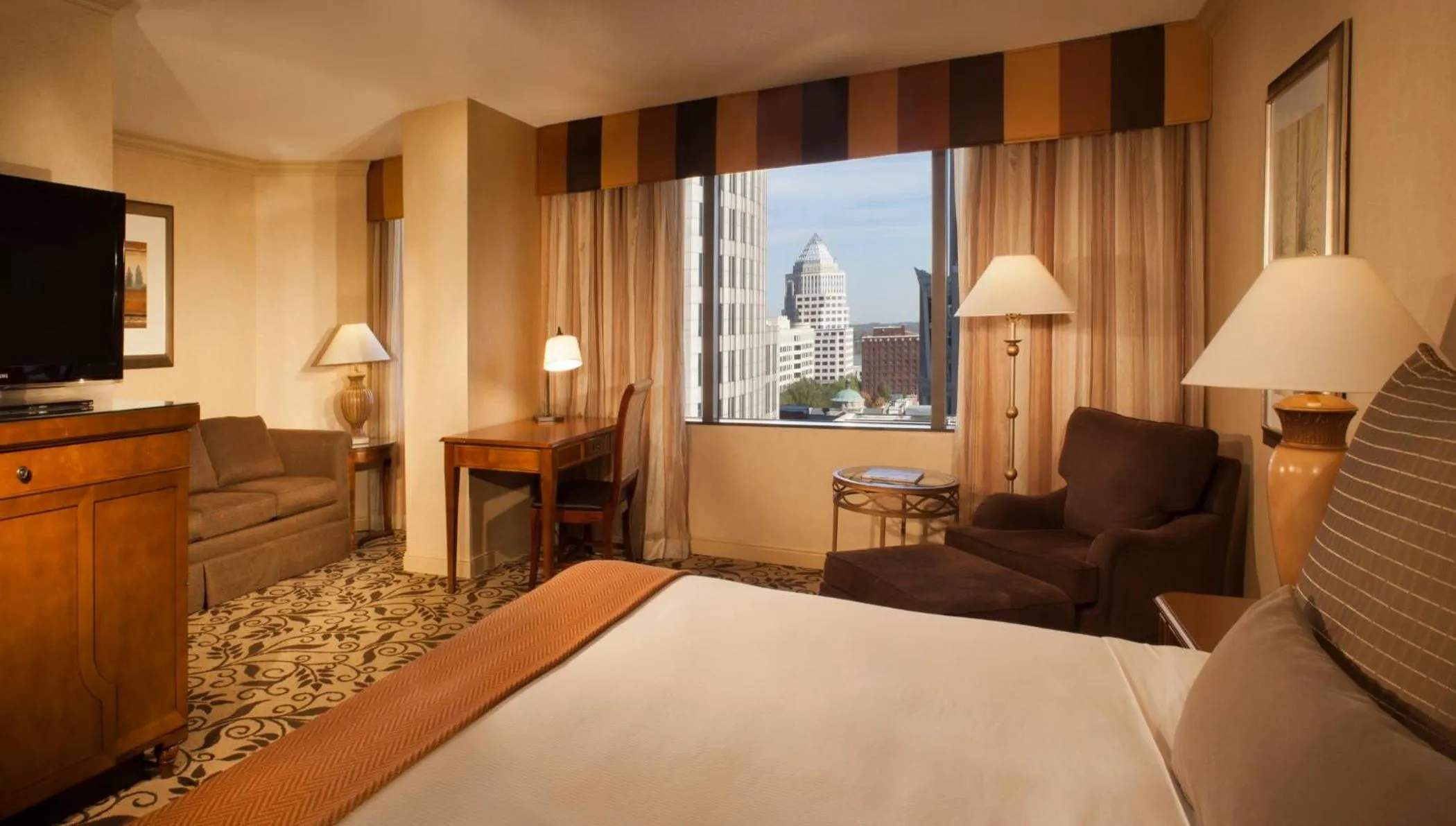 Photo of the whole room, Bed in Omni Charlotte Hotel