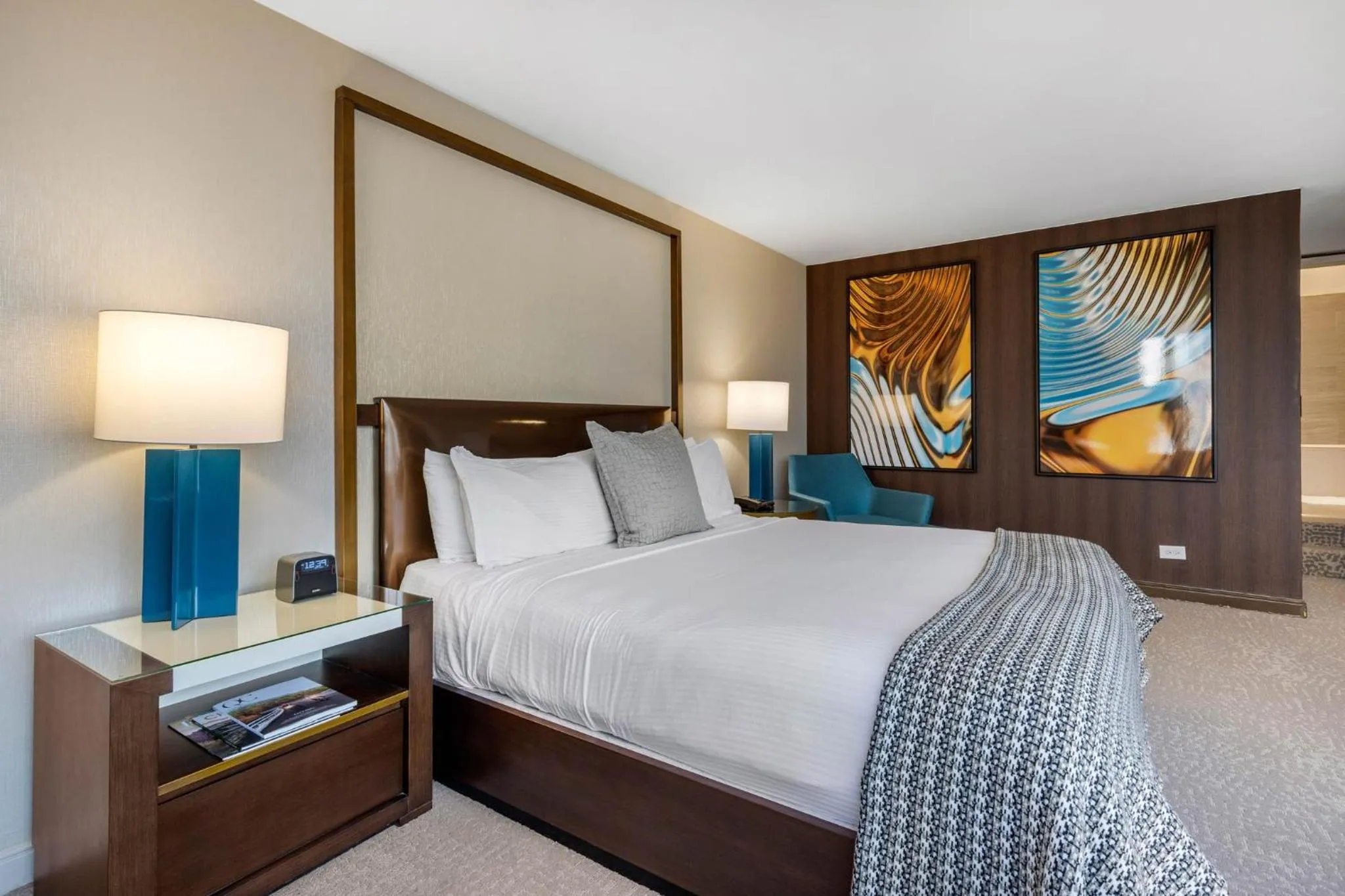 Bedroom, Bed in Omni Charlotte Hotel