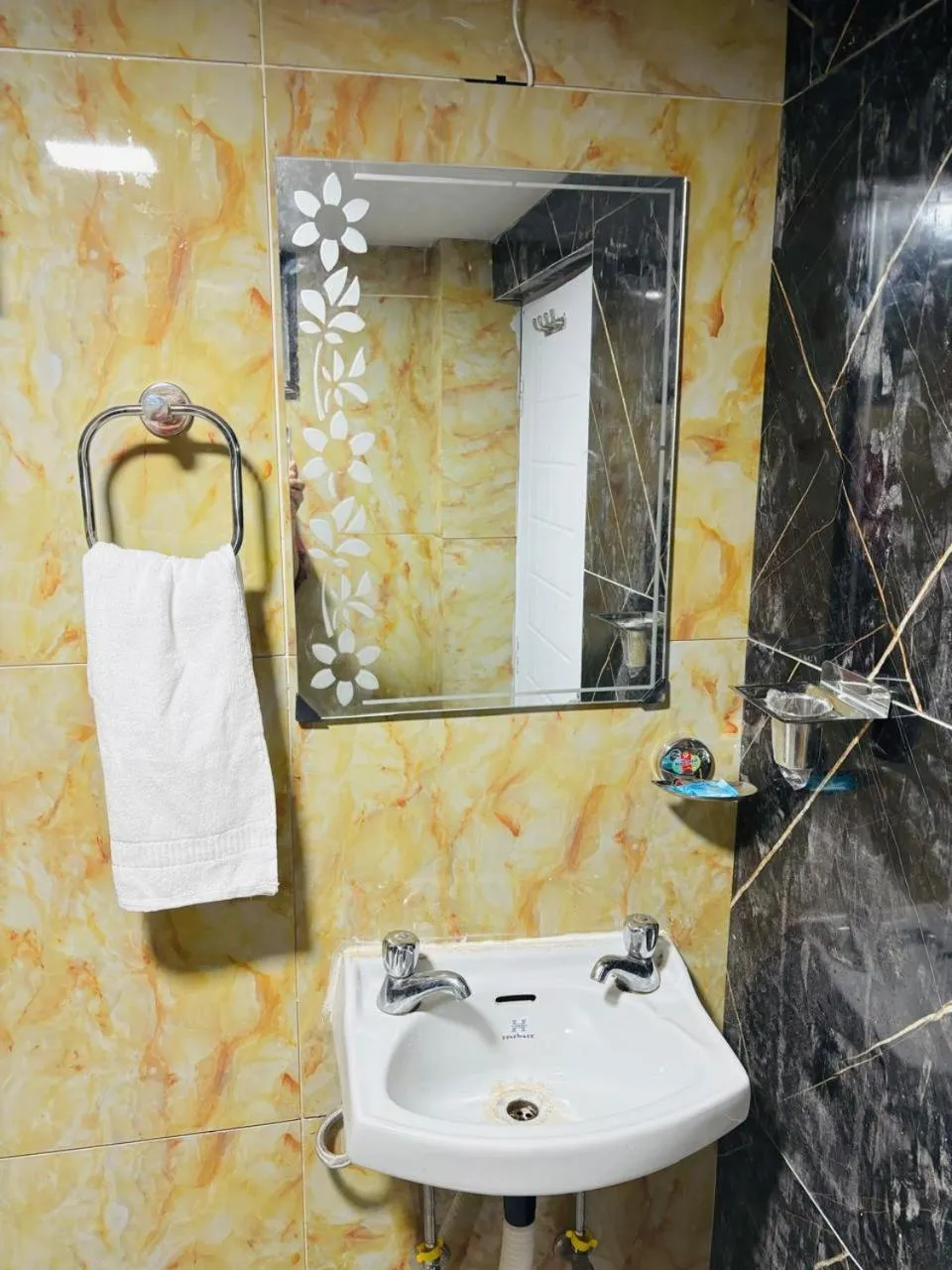 Shower in Hotel Amar