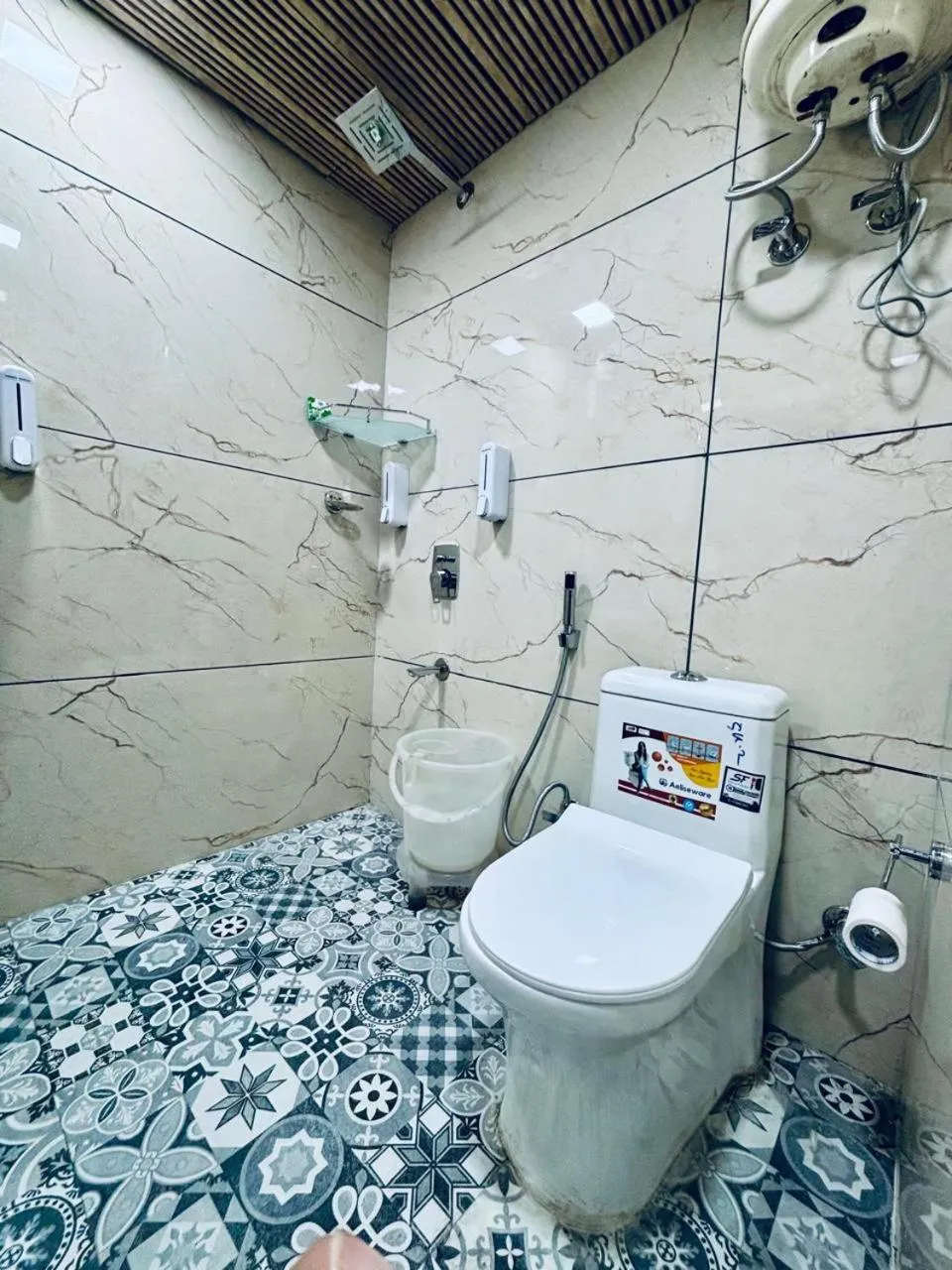 Shower in Hotel Amar