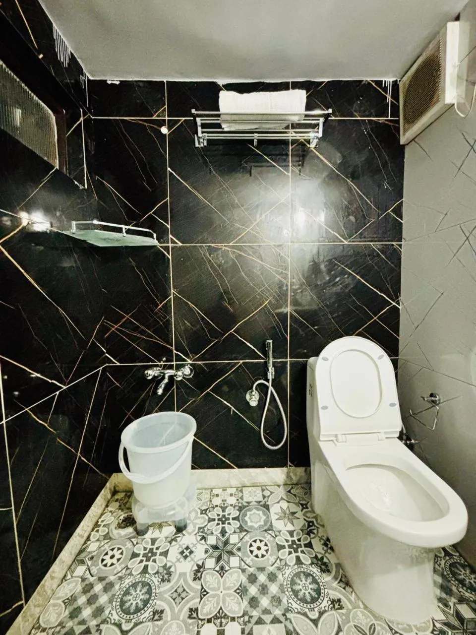 Shower in Hotel Amar