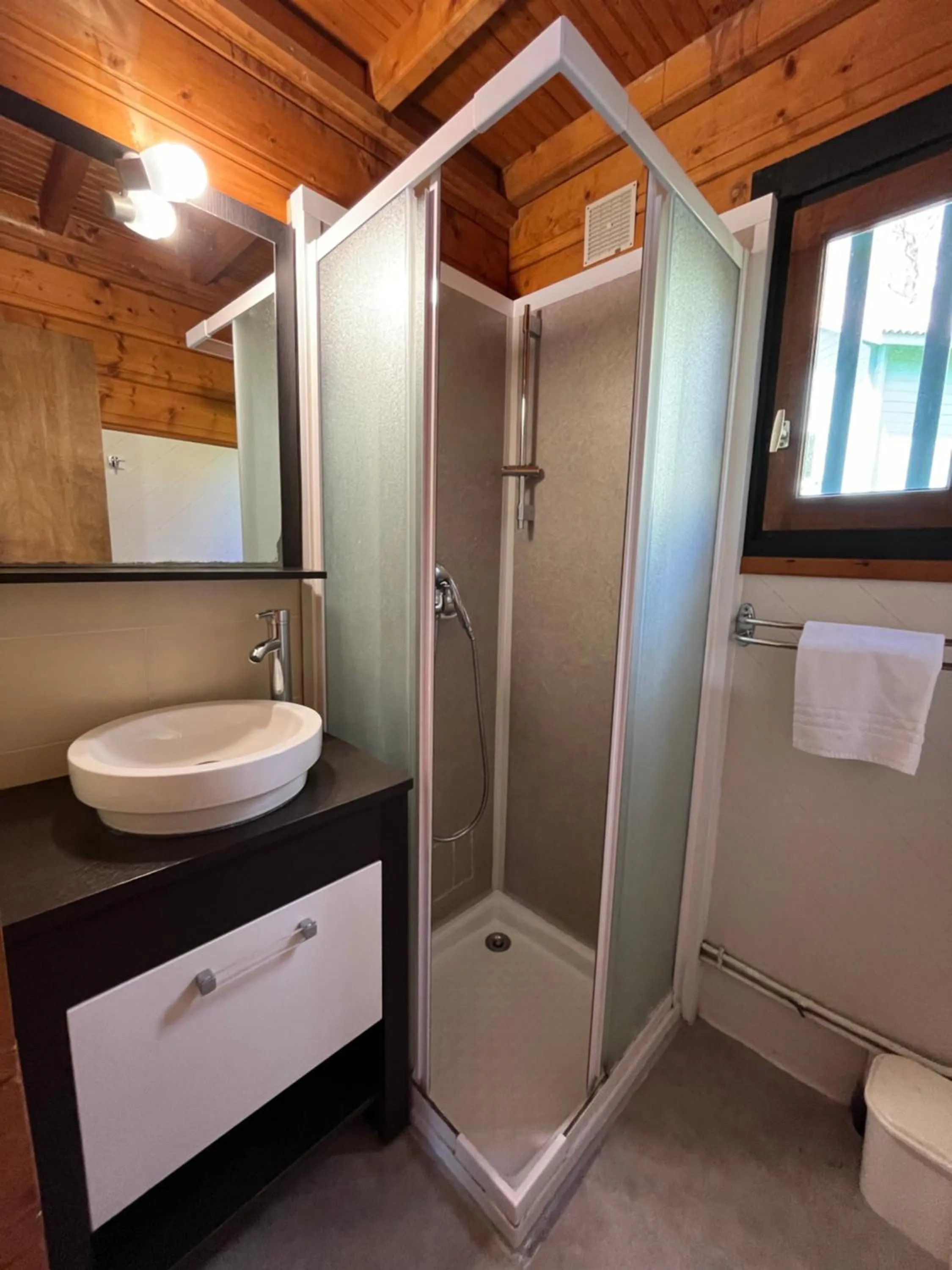 Bathroom in Camping du Lac de Saint-Pardoux