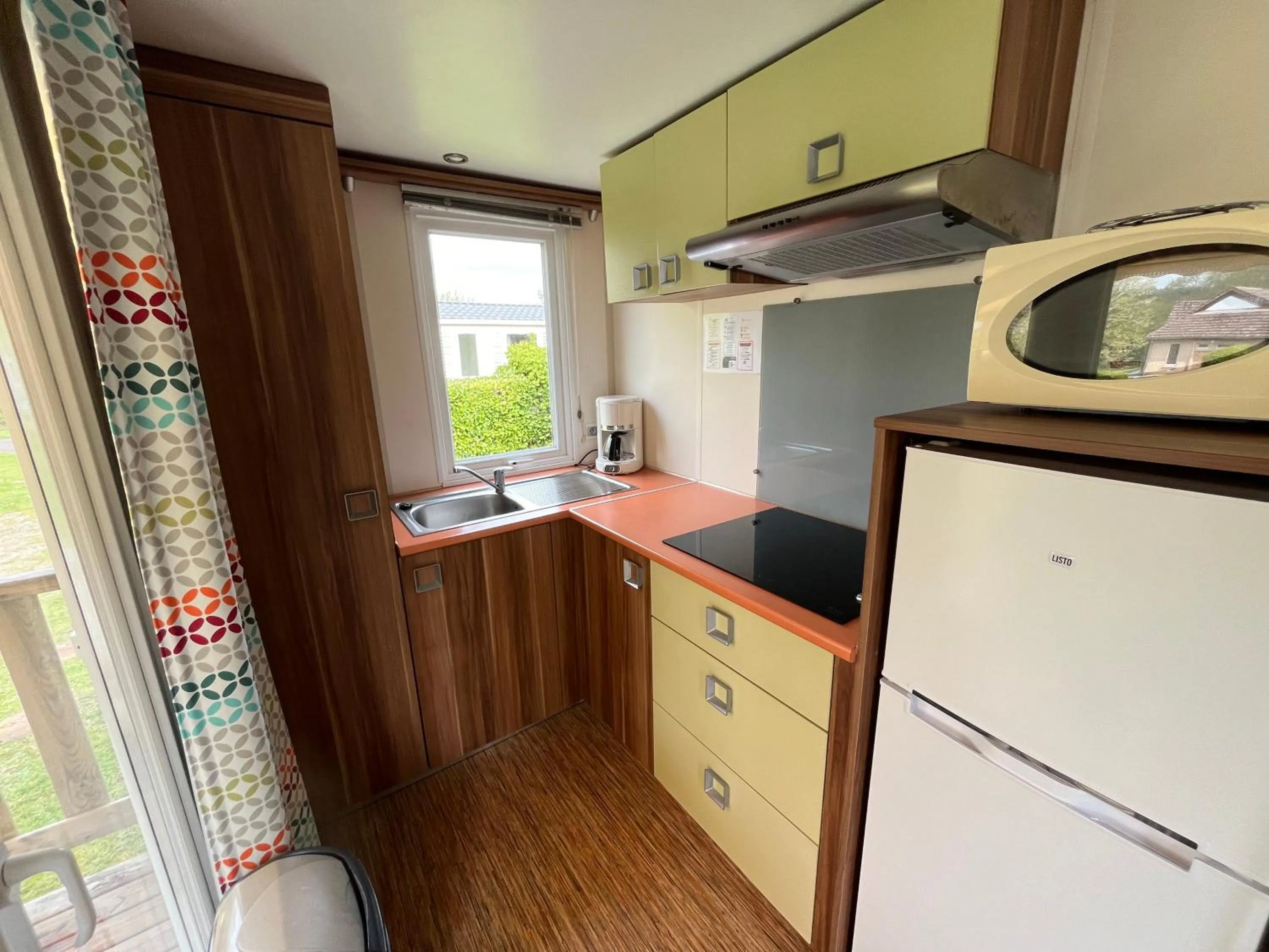 kitchen in Camping de Saulieu
