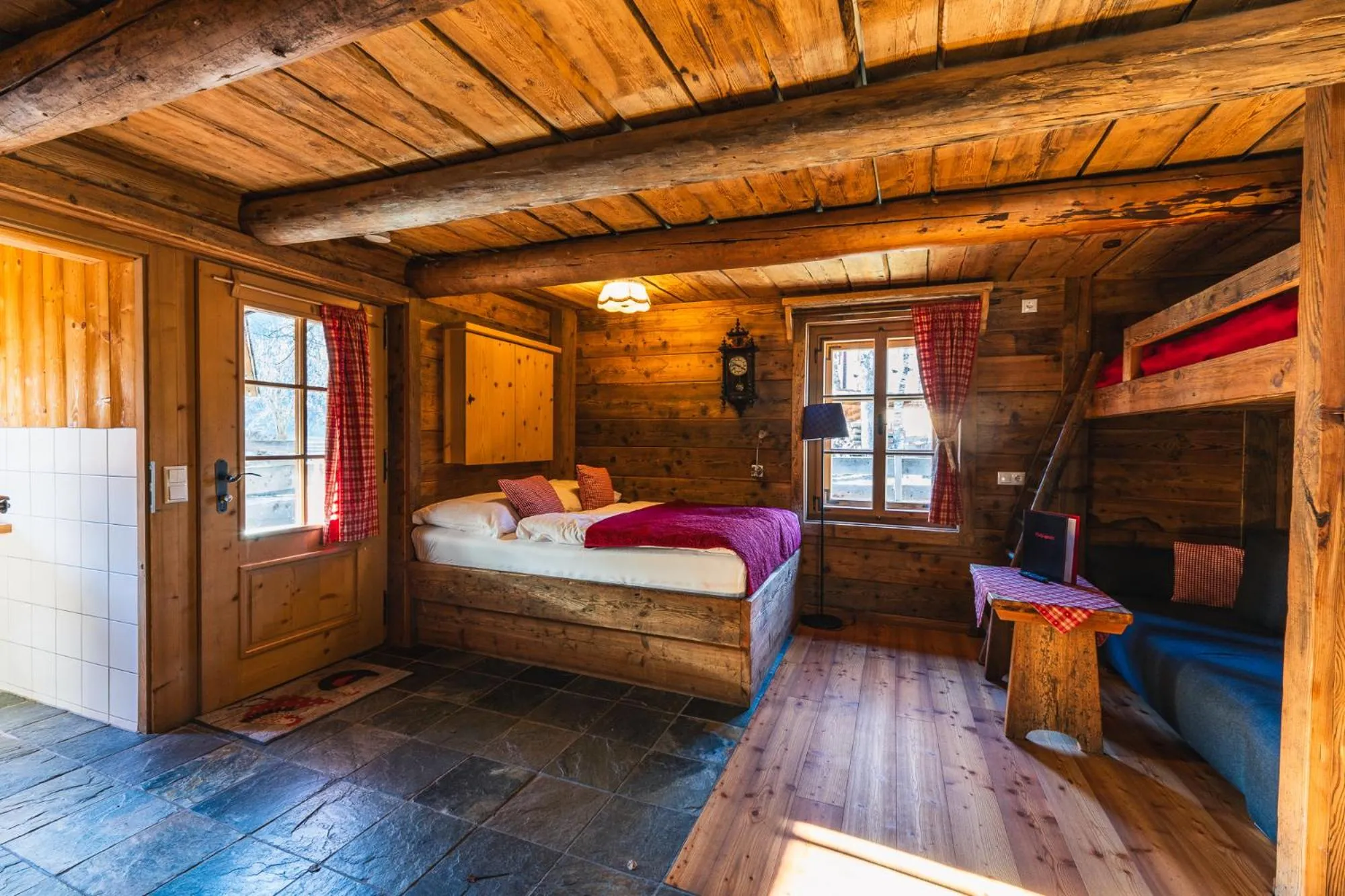 Bed in Hotel Schlosswirt