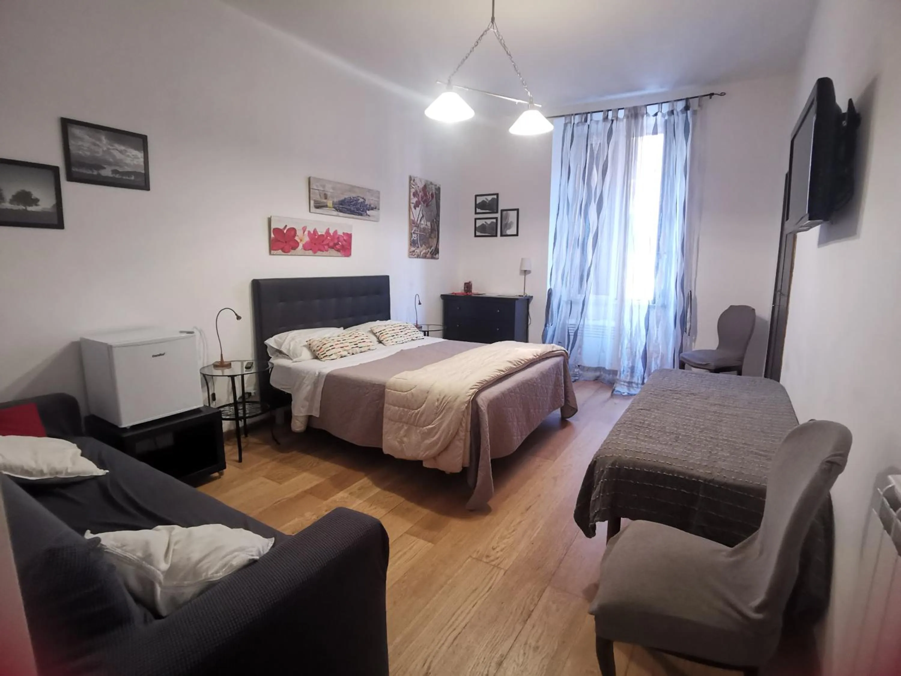 Photo of the whole room, Bed in Home 103