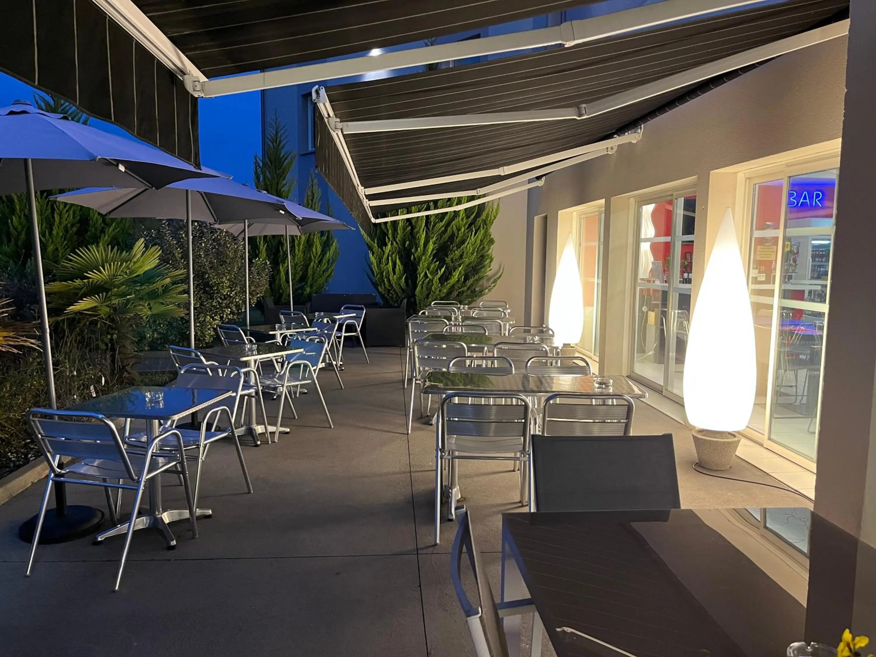 Patio in Hôtel Gardenia Bordeaux Est