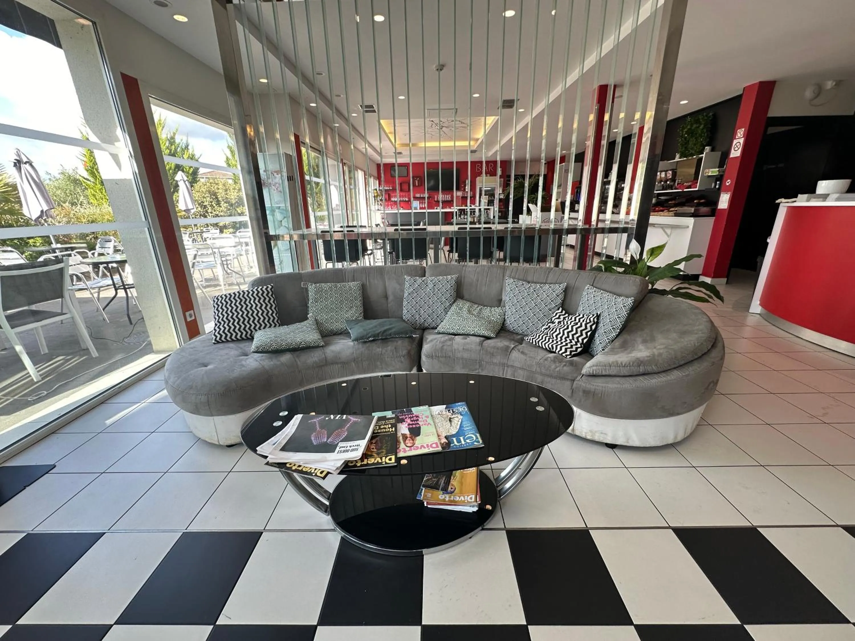 Property building in Hôtel Gardenia Bordeaux Est