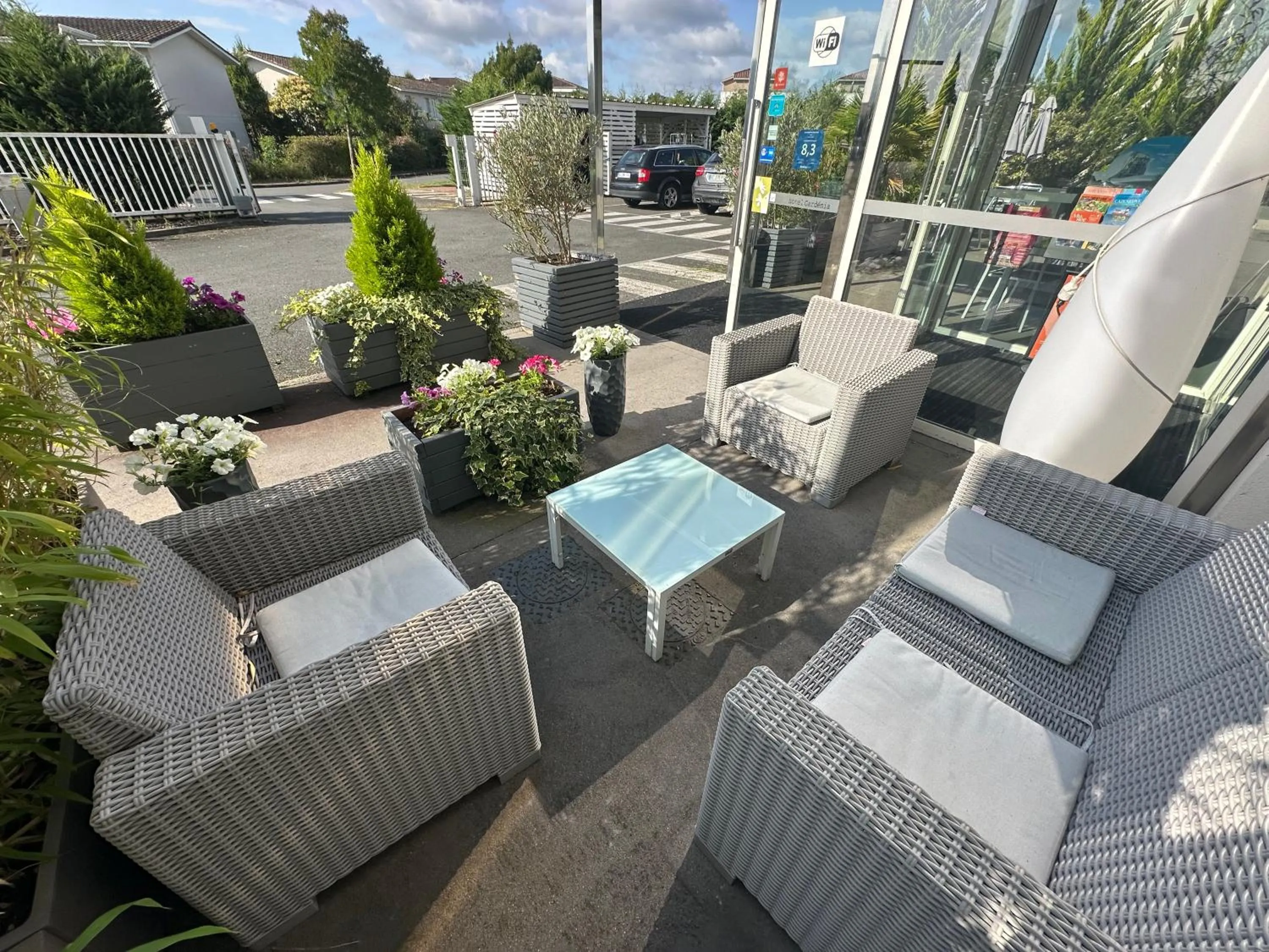 Patio in Hôtel Gardenia Bordeaux Est