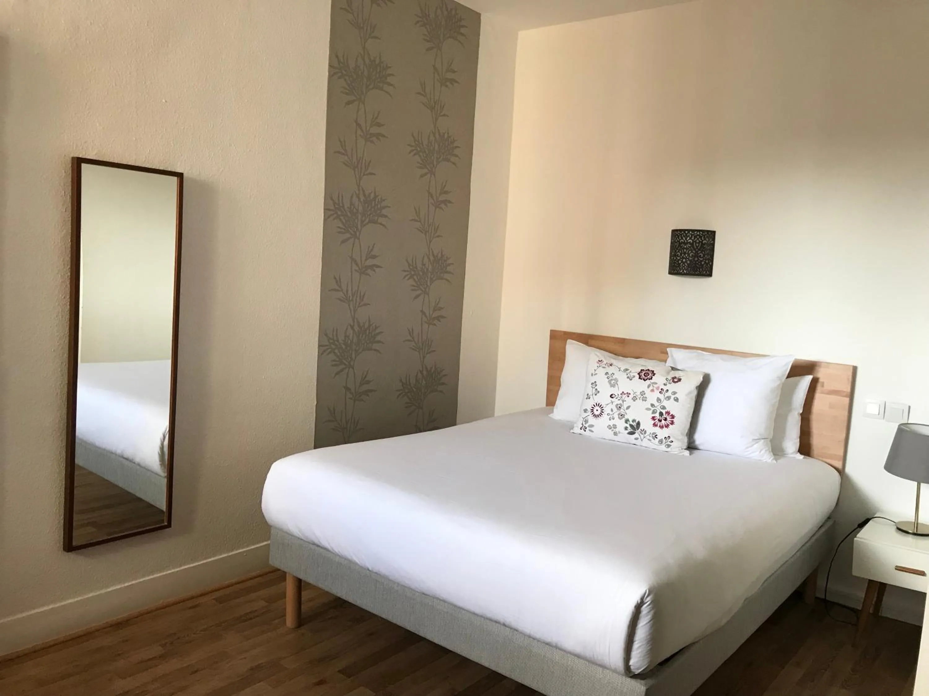 Bed in Hôtel Croix Baragnon