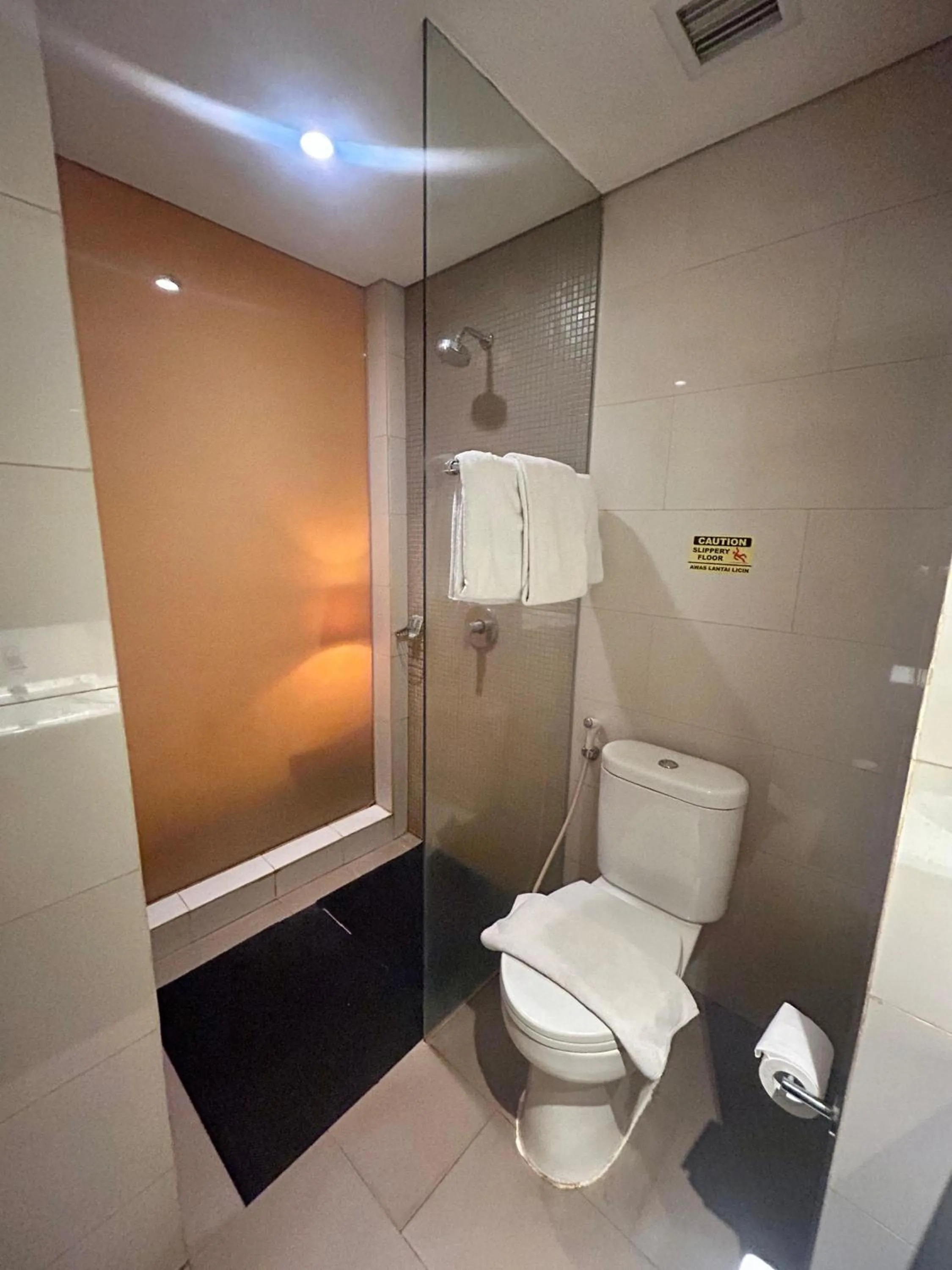 Bathroom in Soll Marina Hotel Serpong