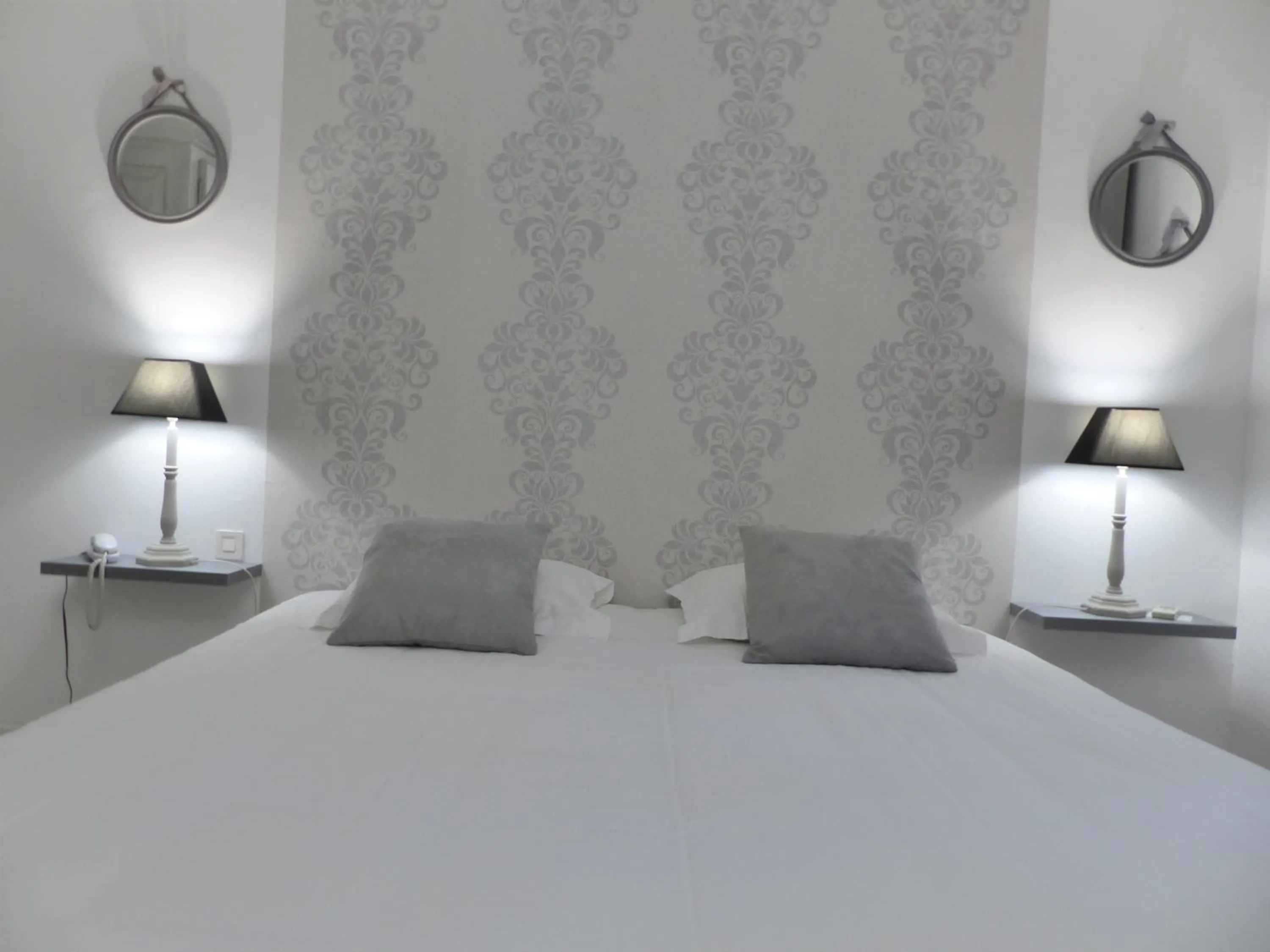 Photo of the whole room, Bed in Logis Hôtel La Sommellerie