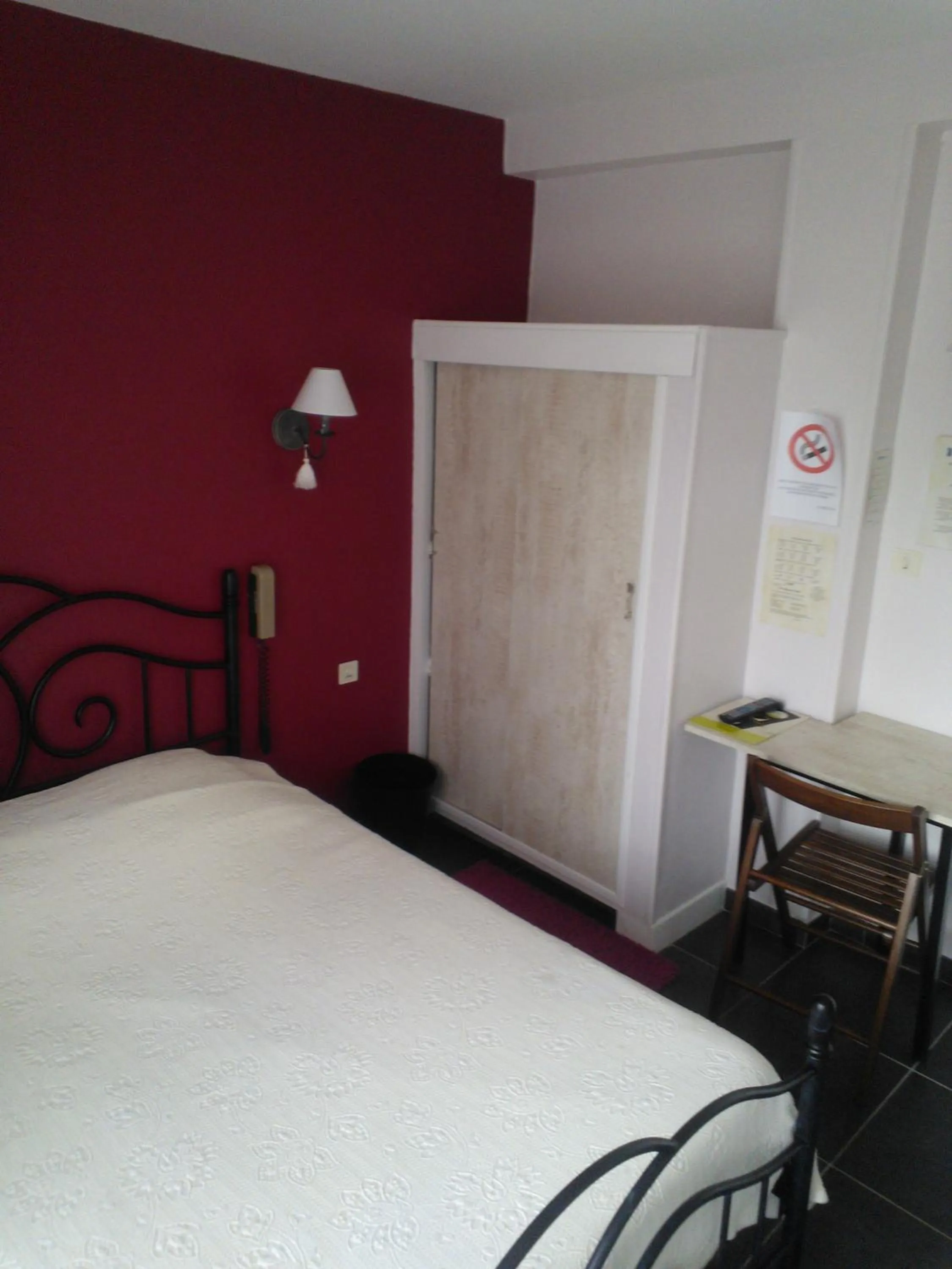 Bedroom, Bed in Logis Hôtel Restaurant Le Franco Belge