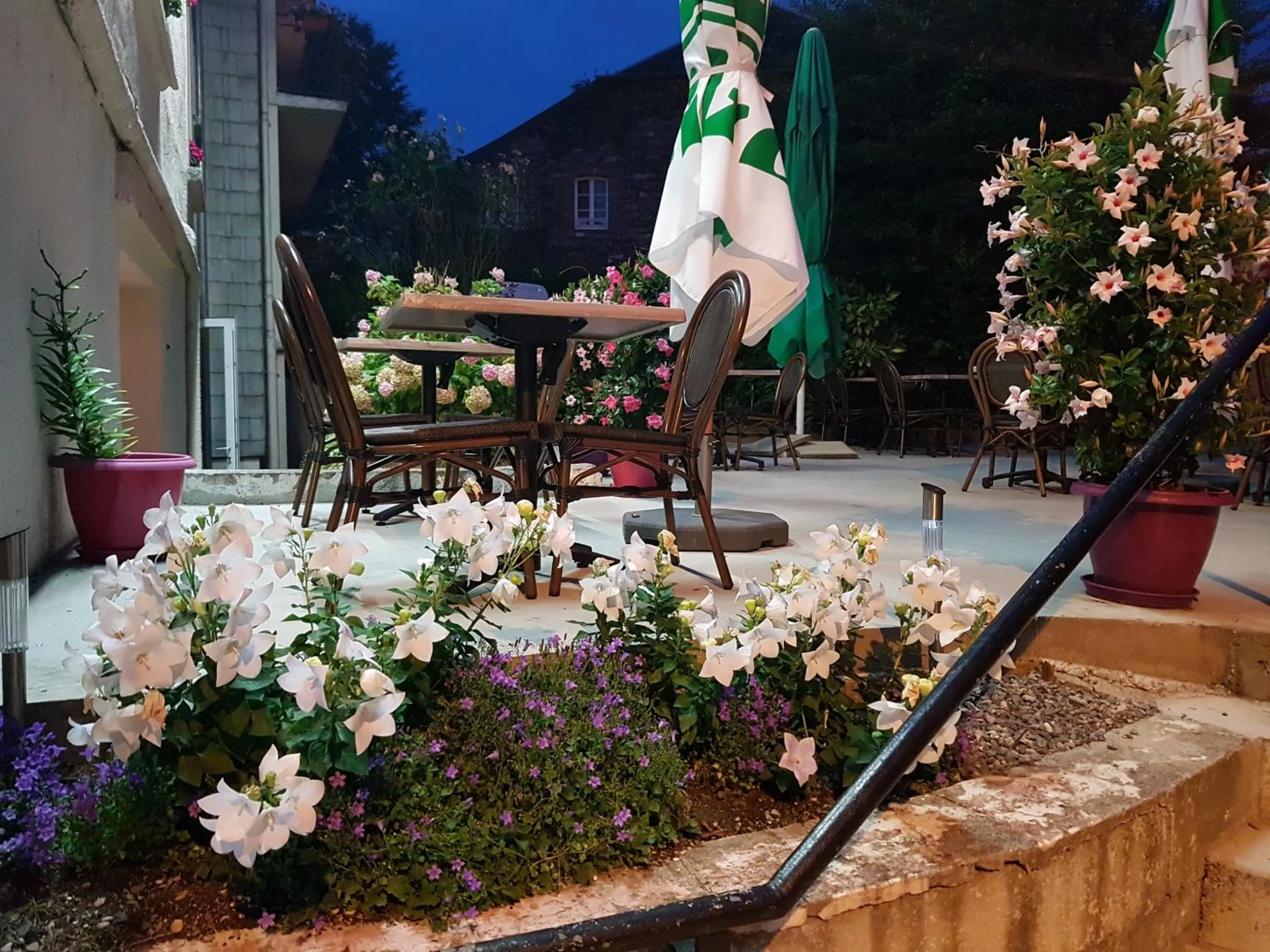 Patio in Logis Hôtel Restaurant Le Franco Belge