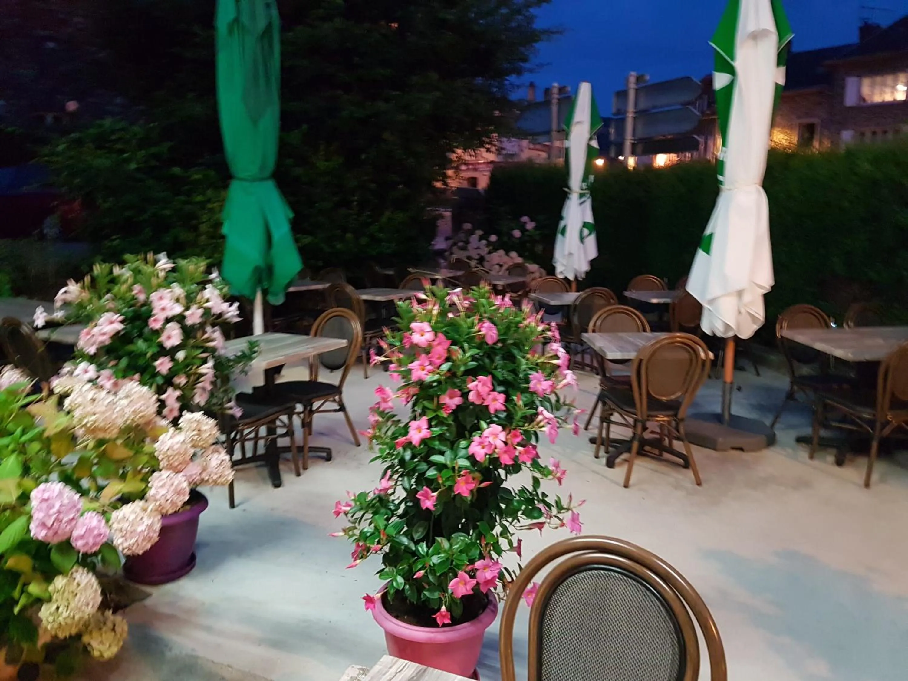 Patio in Logis Hôtel Restaurant Le Franco Belge