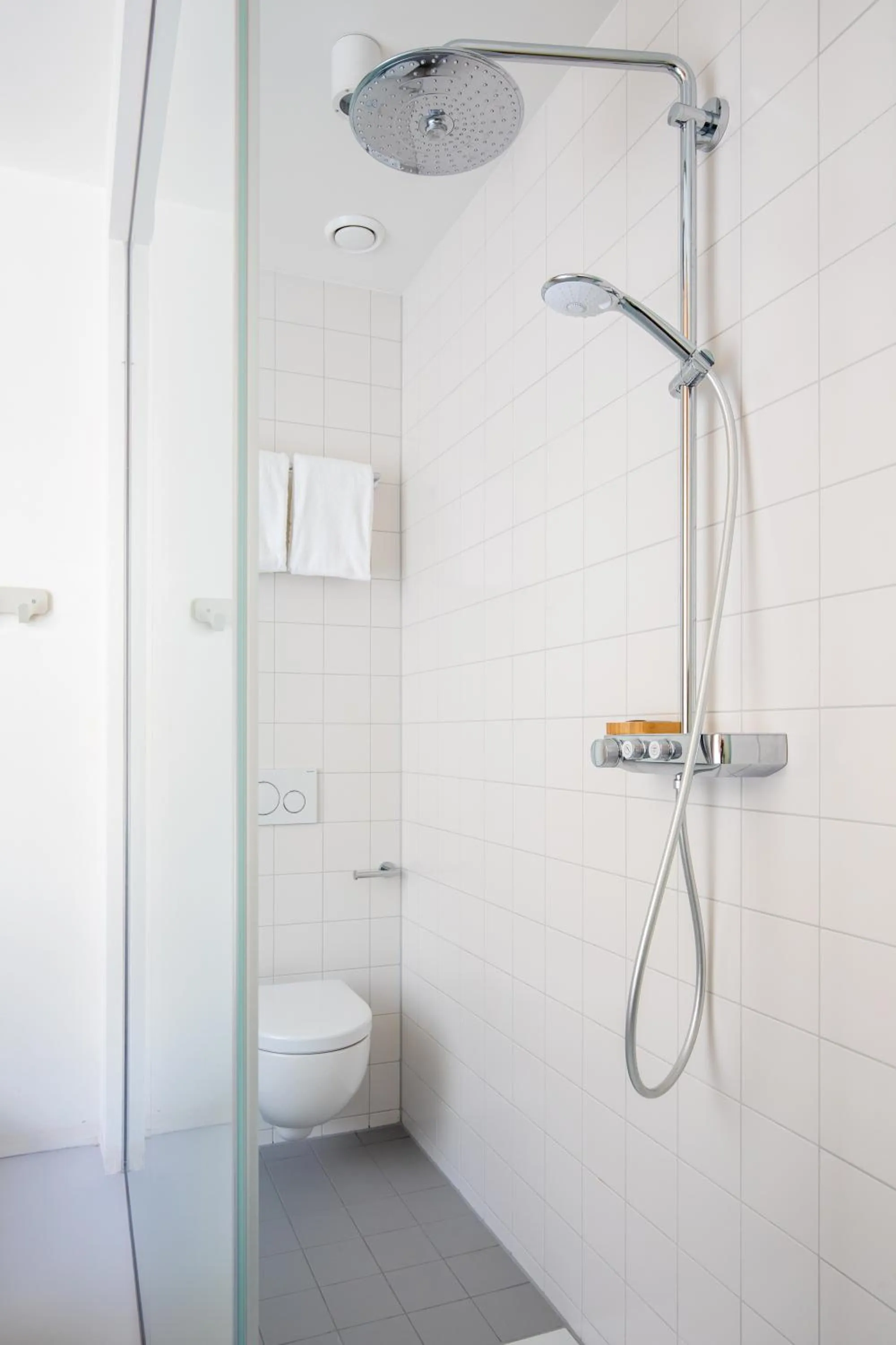 Shower in the bellhop