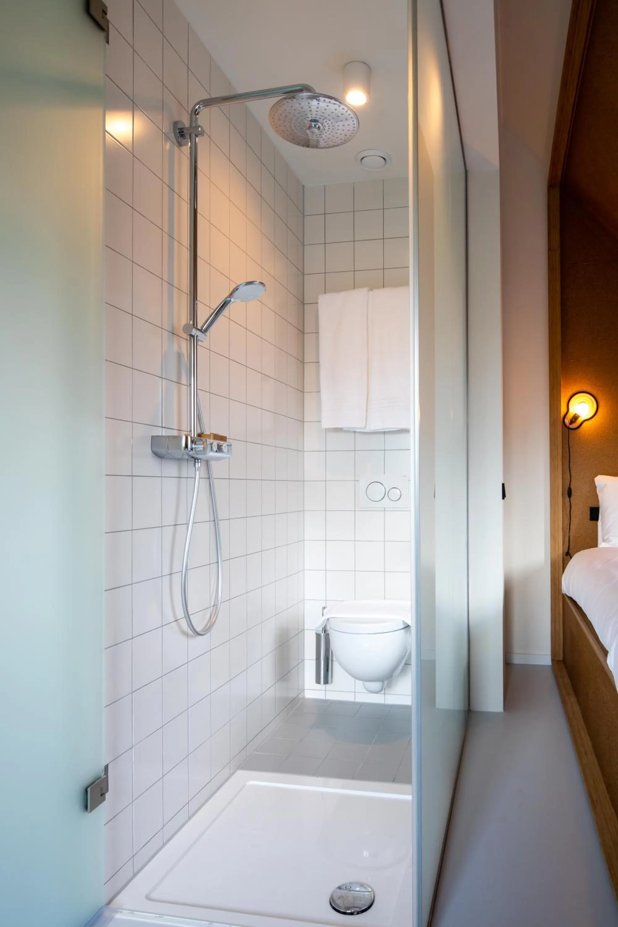 Shower, Bed in the bellhop