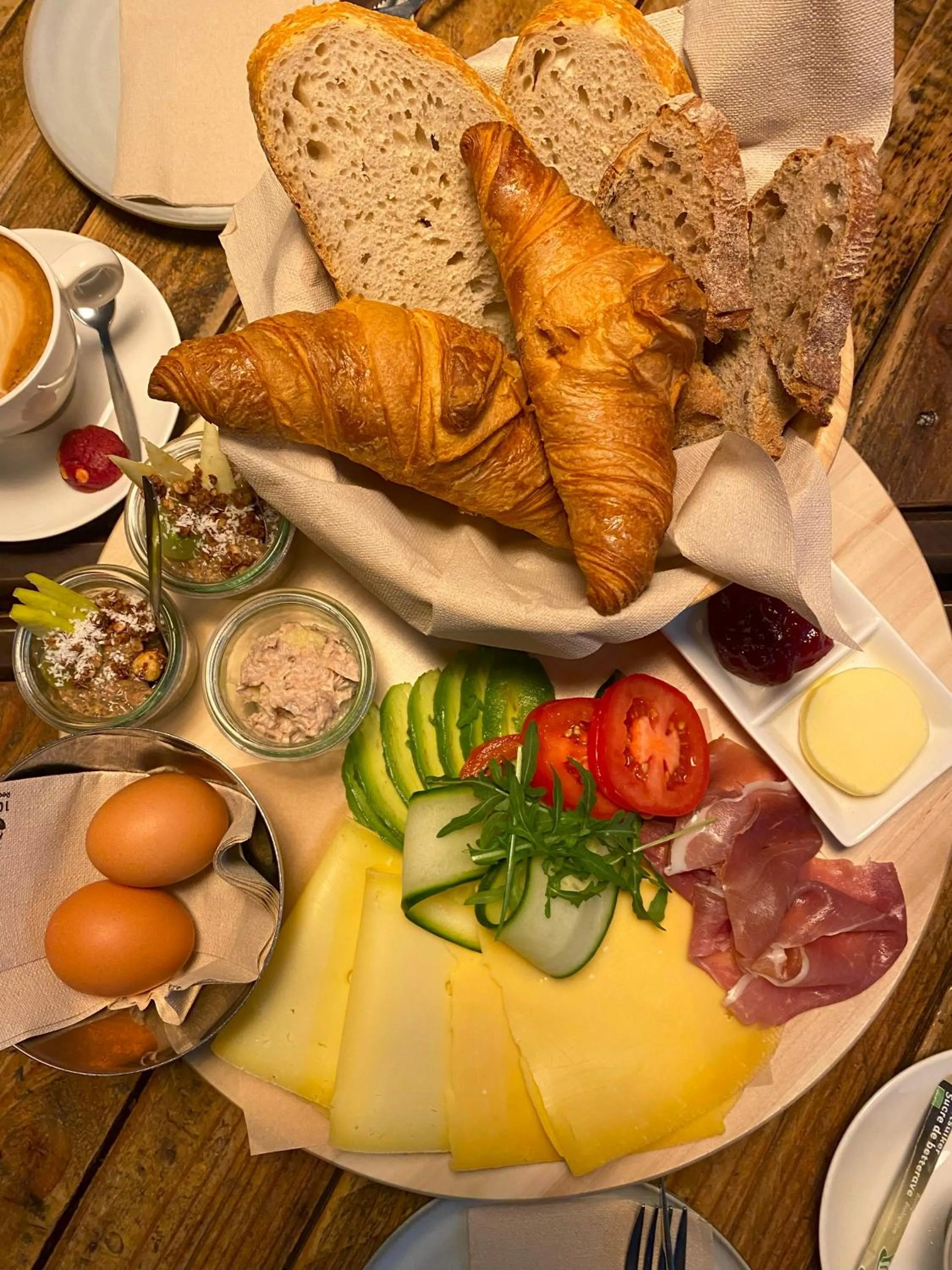 Restaurant/places to eat in the bellhop