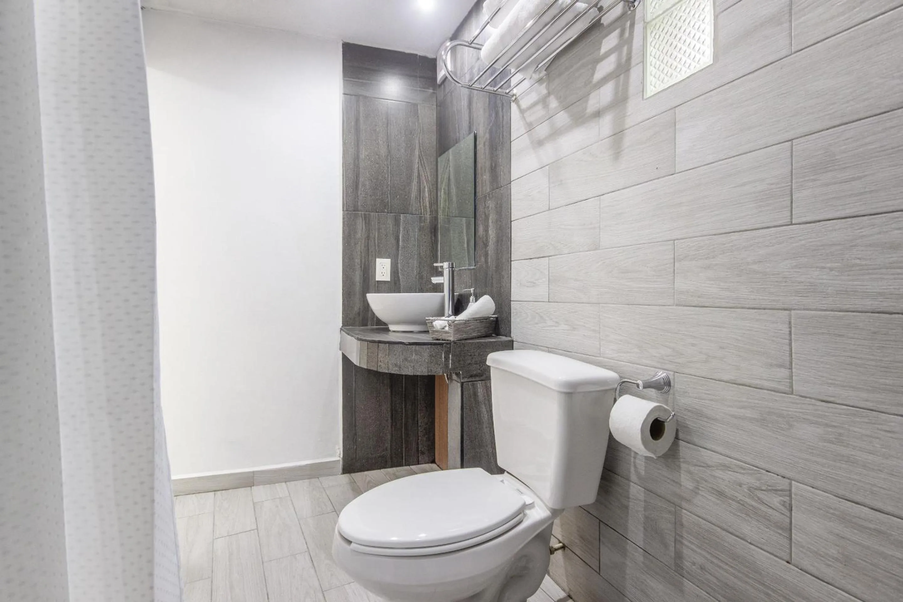 Shower in Hotel La Colección, Universidad de Guanajuato, Centro