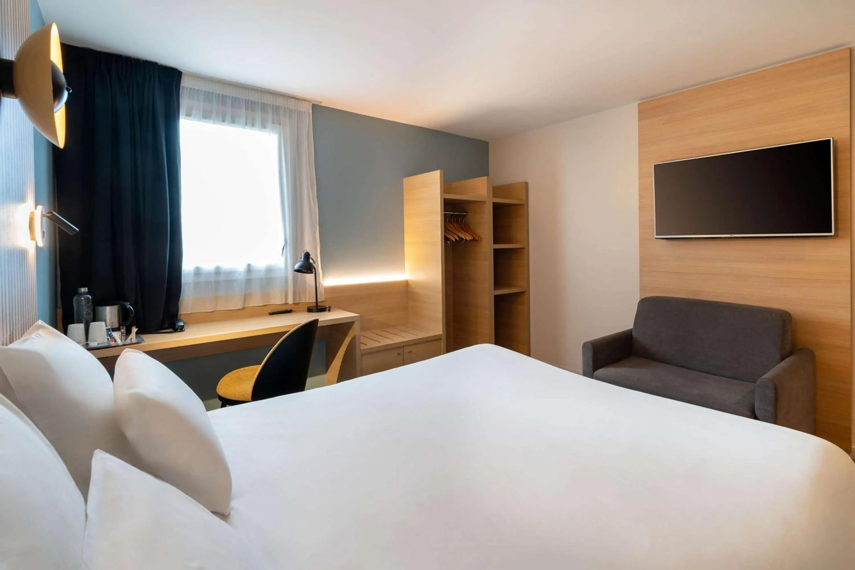 Bed in Best Western Bourgoin Jallieu