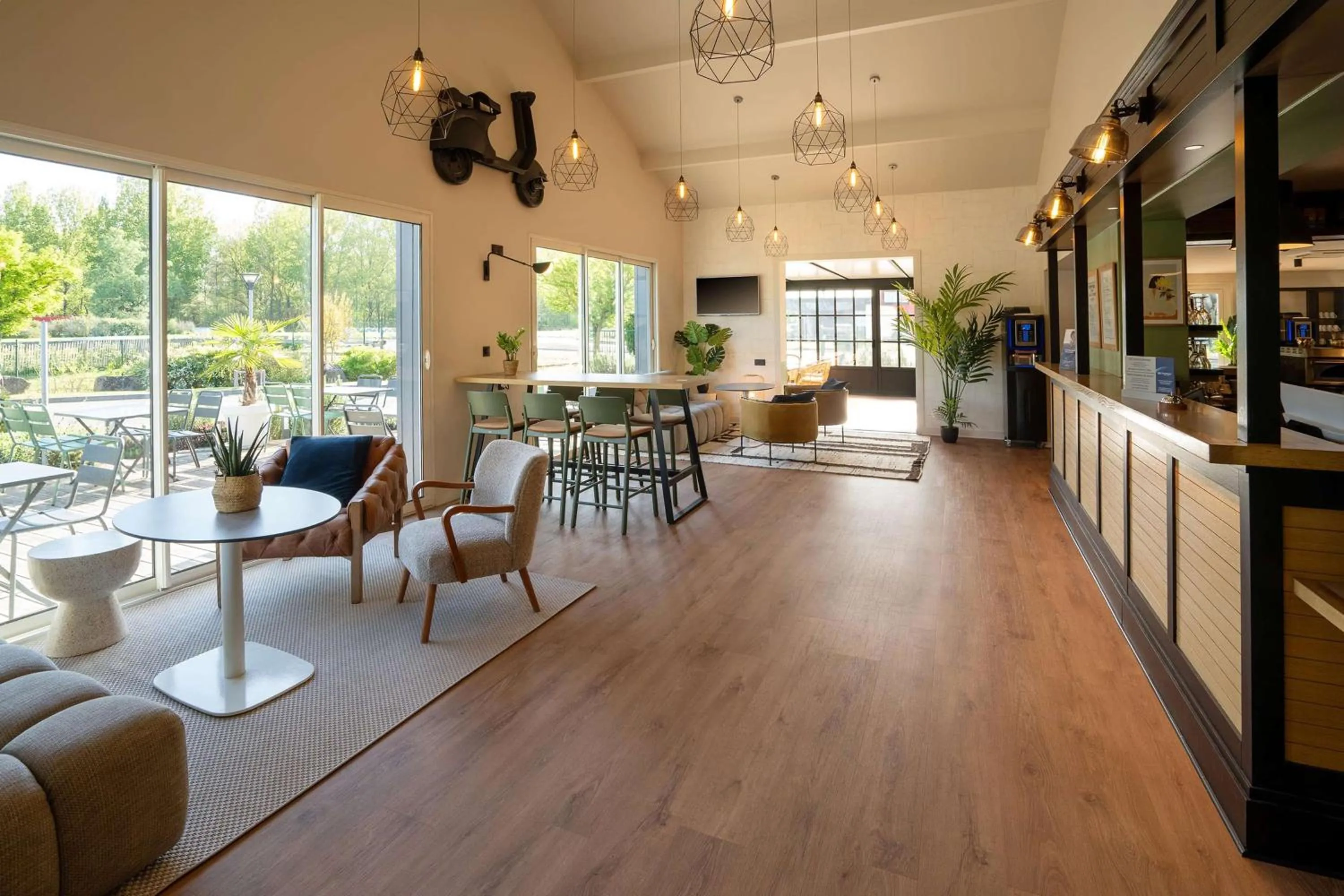 TV and multimedia in Best Western Bourgoin Jallieu