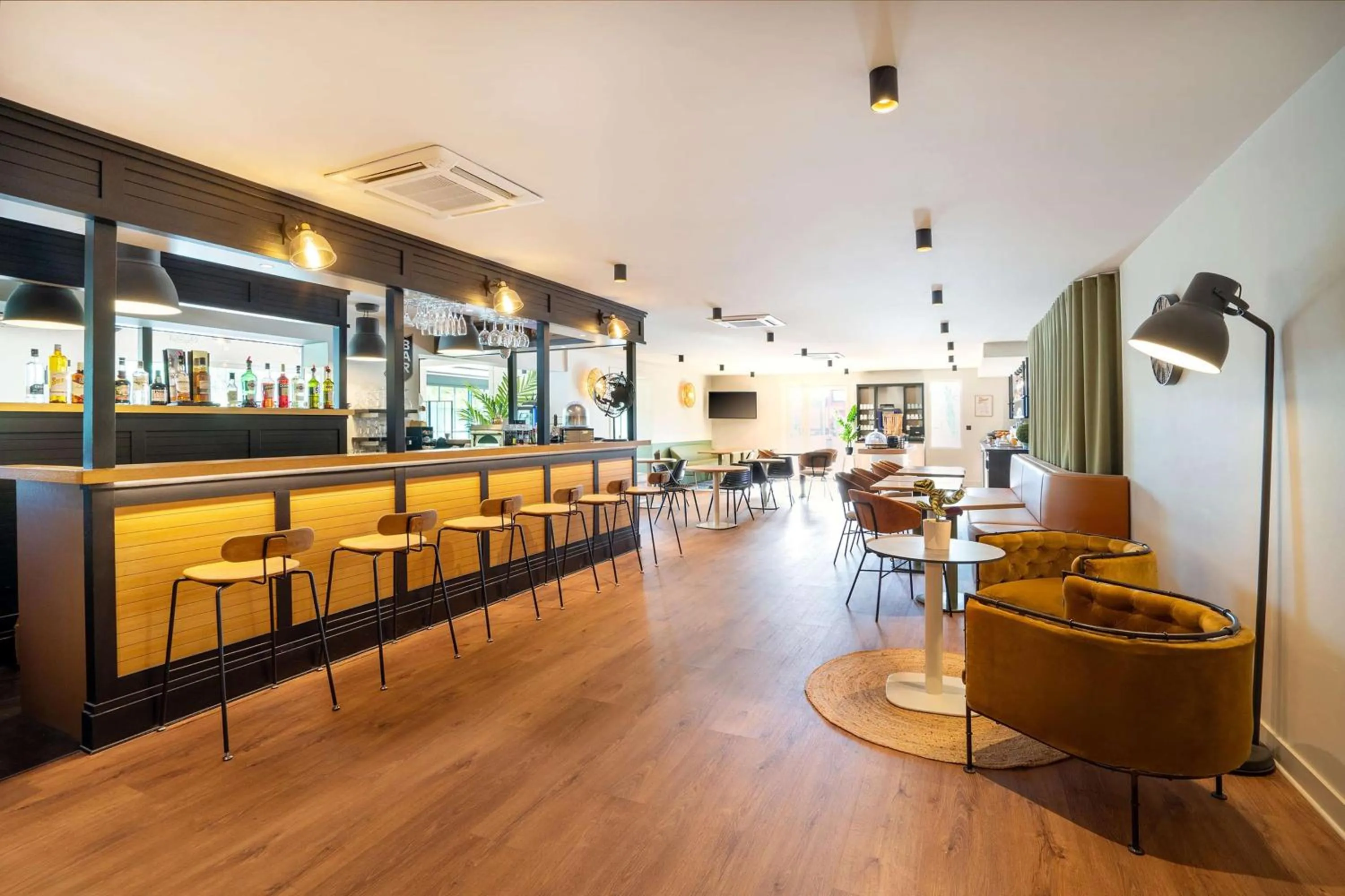 TV and multimedia in Best Western Bourgoin Jallieu