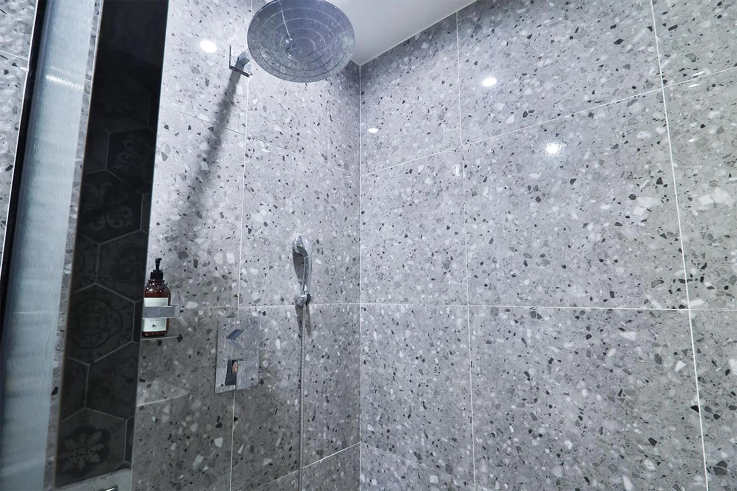Shower in HOTEL YUNA Business