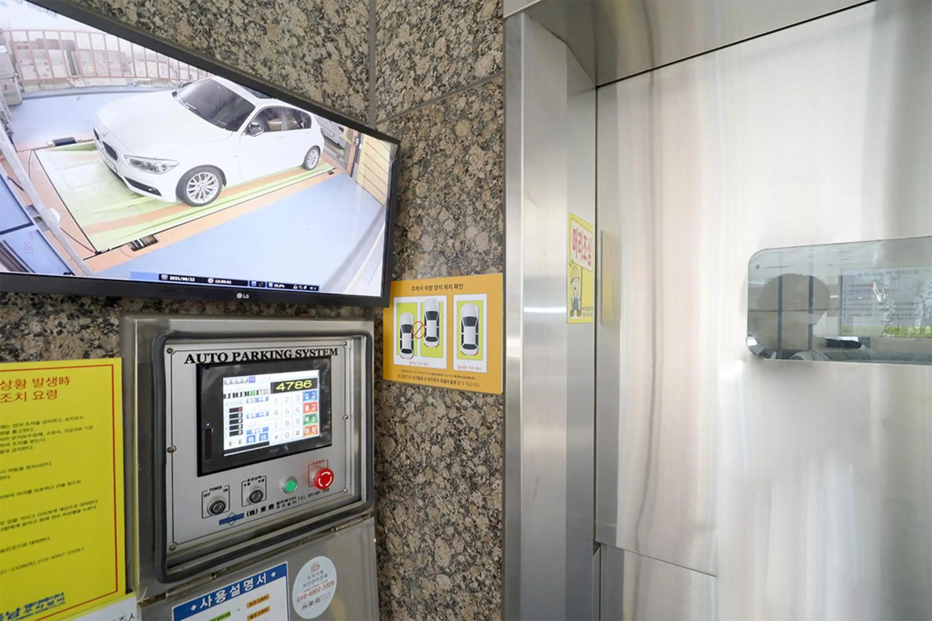 Parking in HOTEL YUNA Business