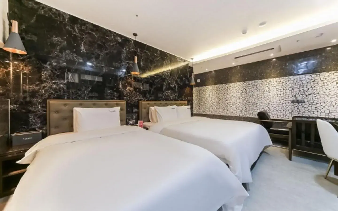 Superior Twin Room with City View in HOTEL YUNA Business Superior Twin Room with City View in HOTEL YUNA Business