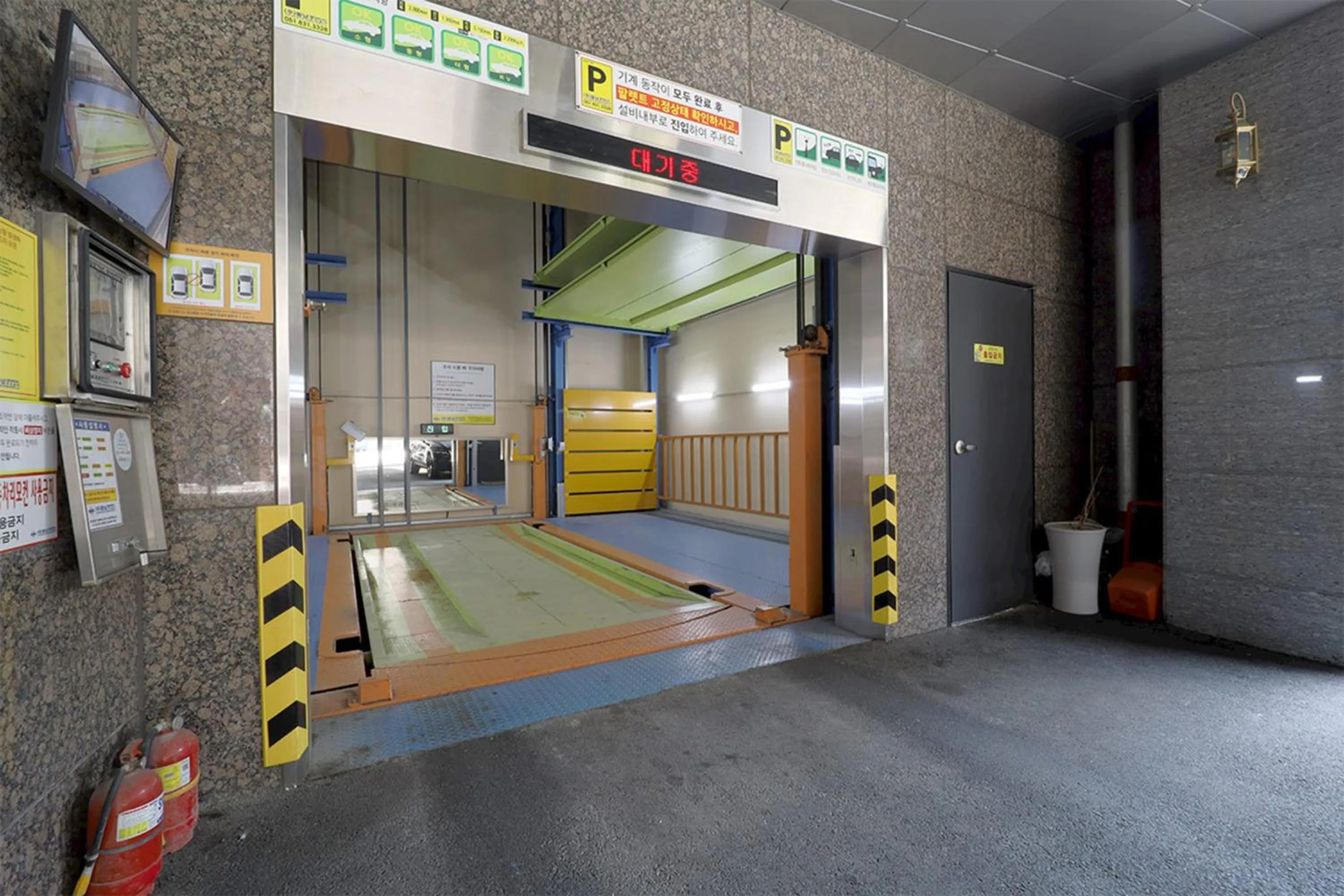 Parking in HOTEL YUNA Business