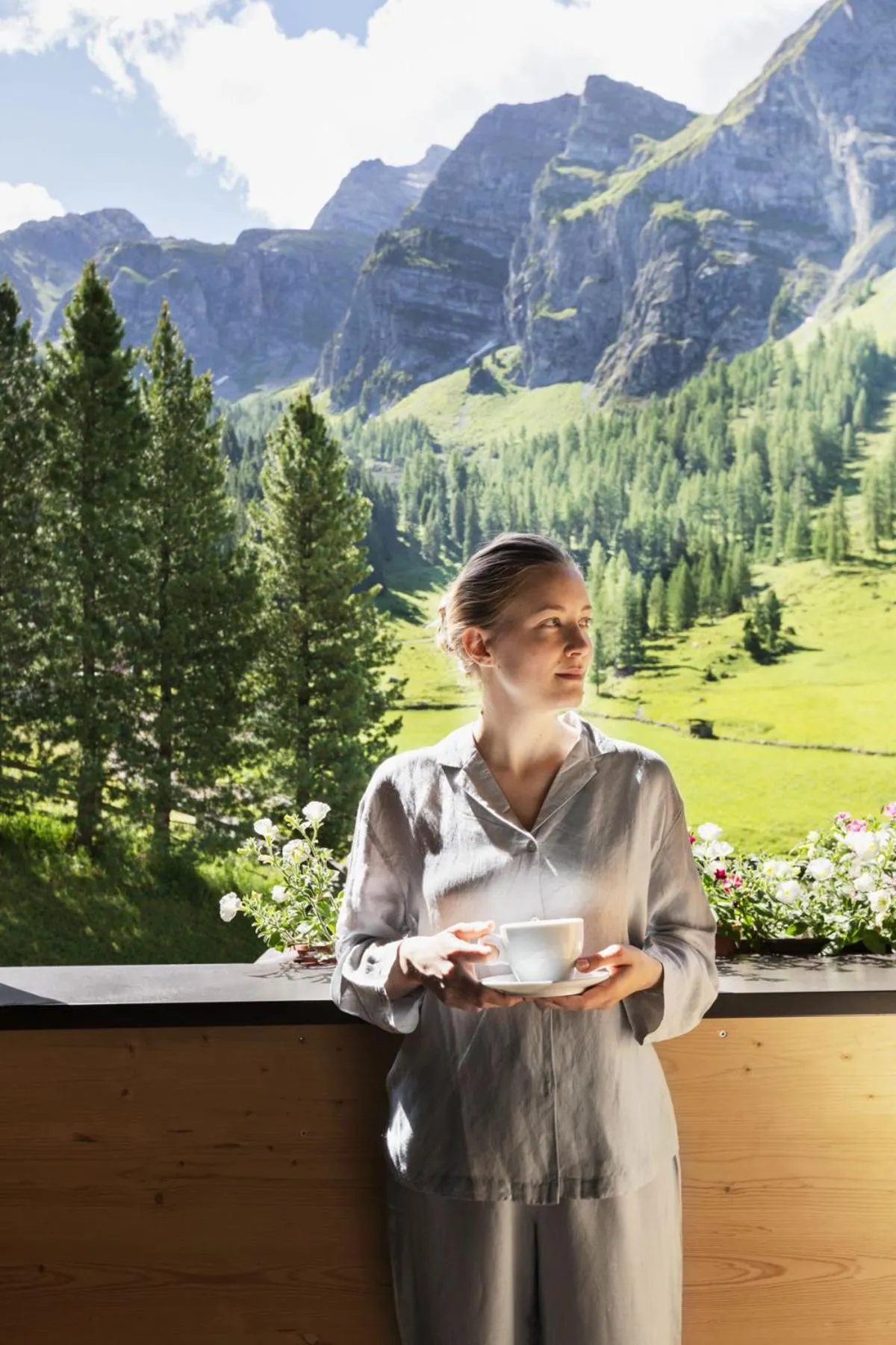 People in Berggasthaus Höllensteinhütte