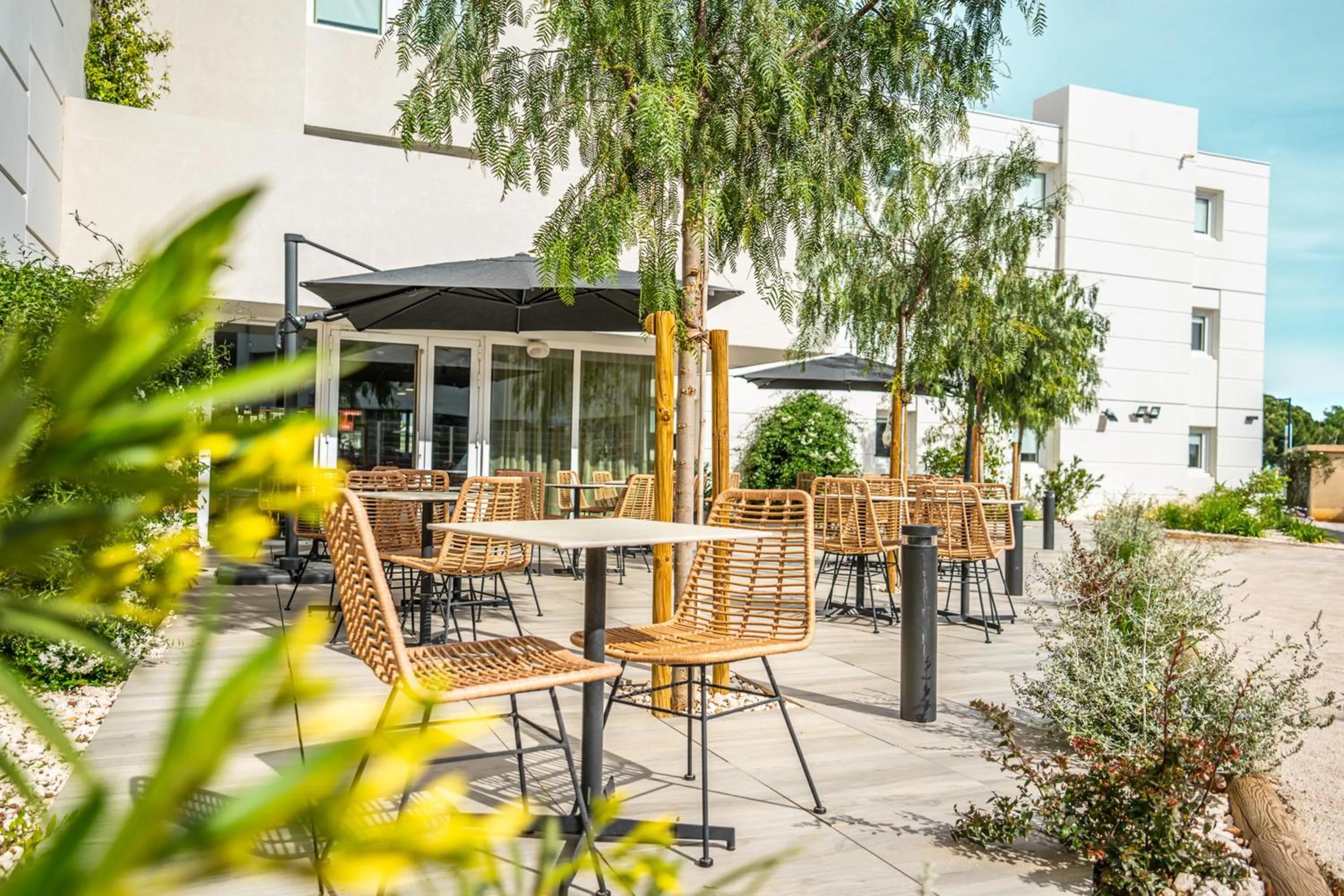 Patio in Greet hôtel Montpellier Aéroport Parc des Expos