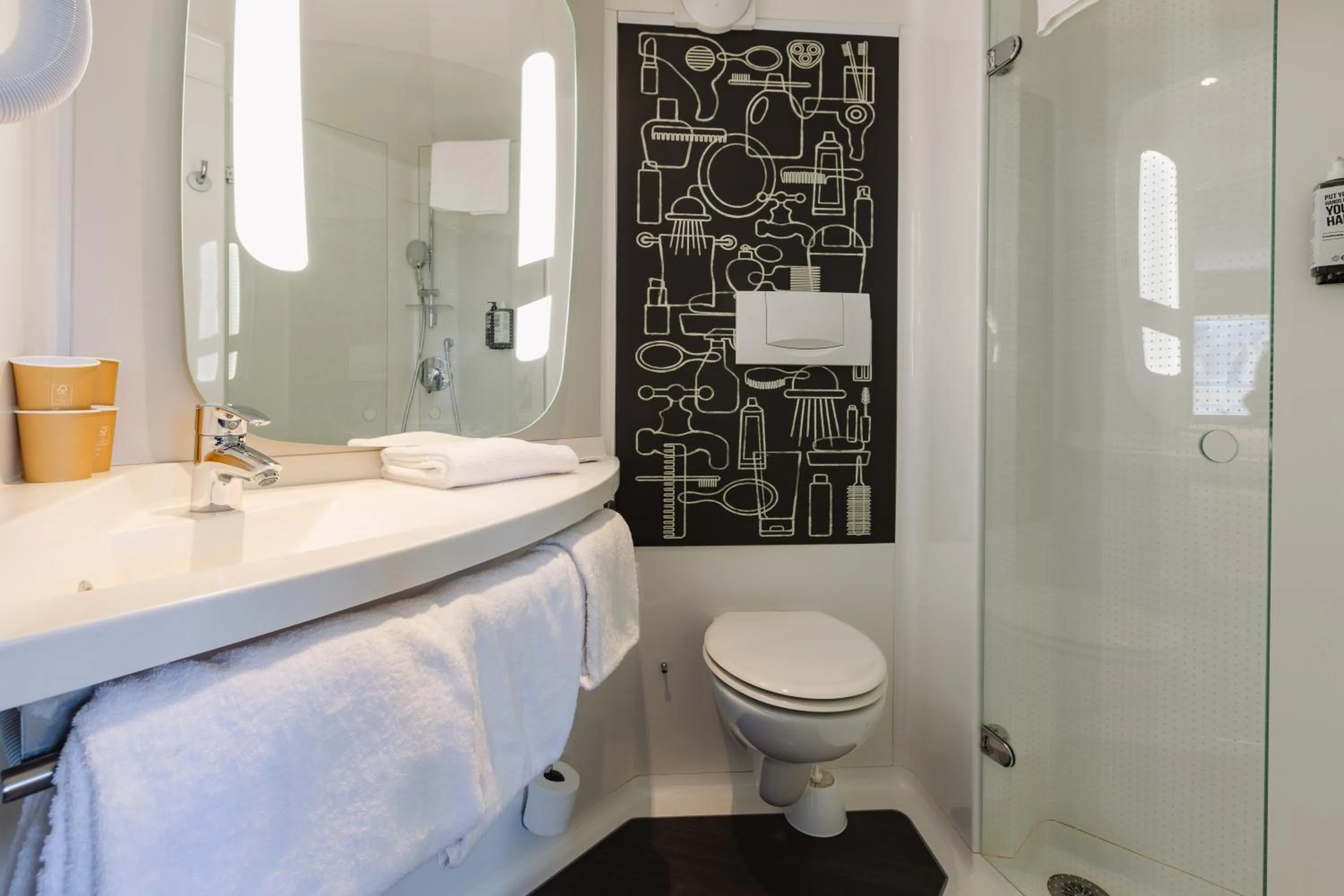 Shower in Hotel ibis Rennes Centre Gare Sud