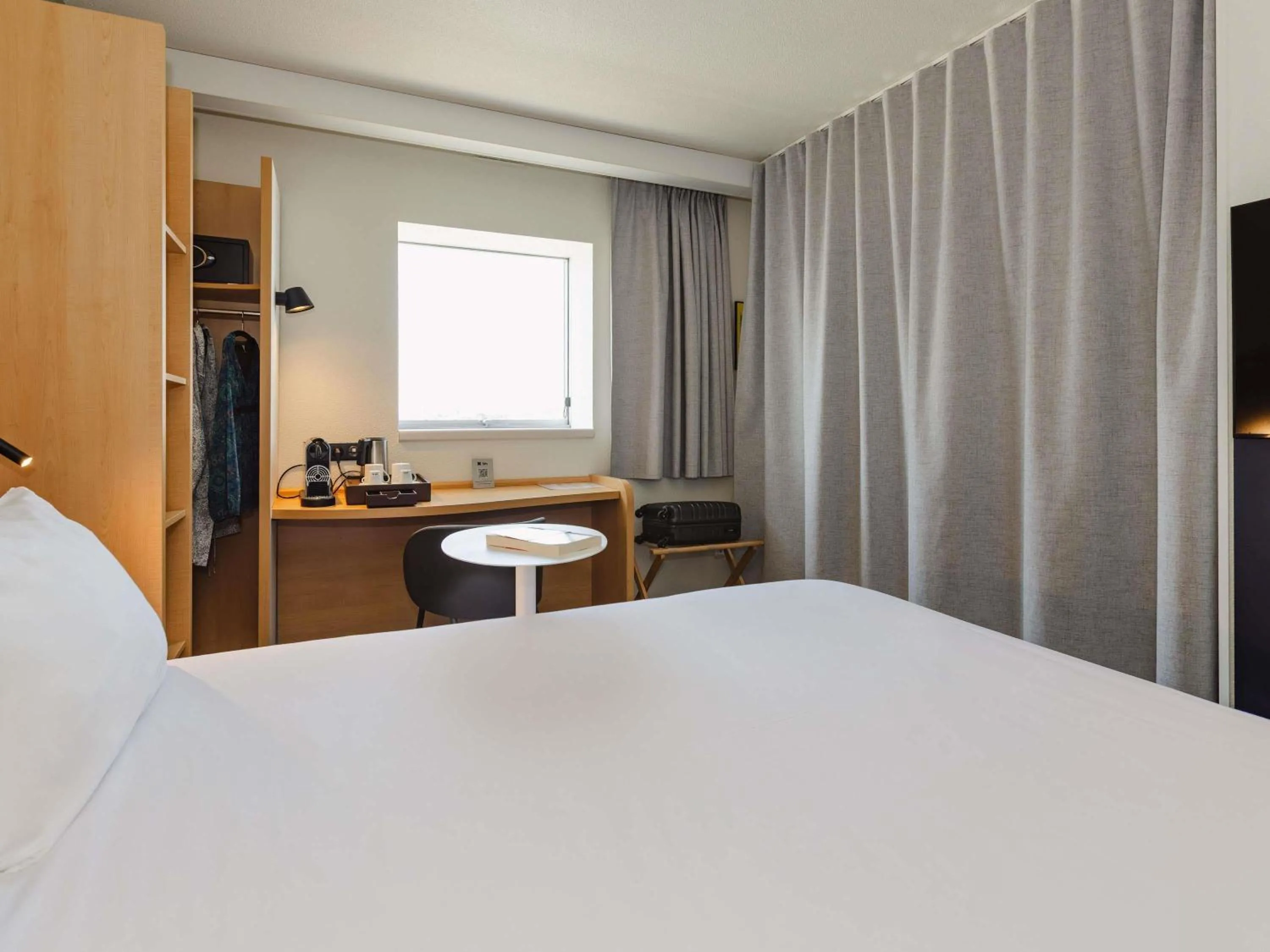 Bedroom, Bed in Hotel ibis Rennes Centre Gare Sud