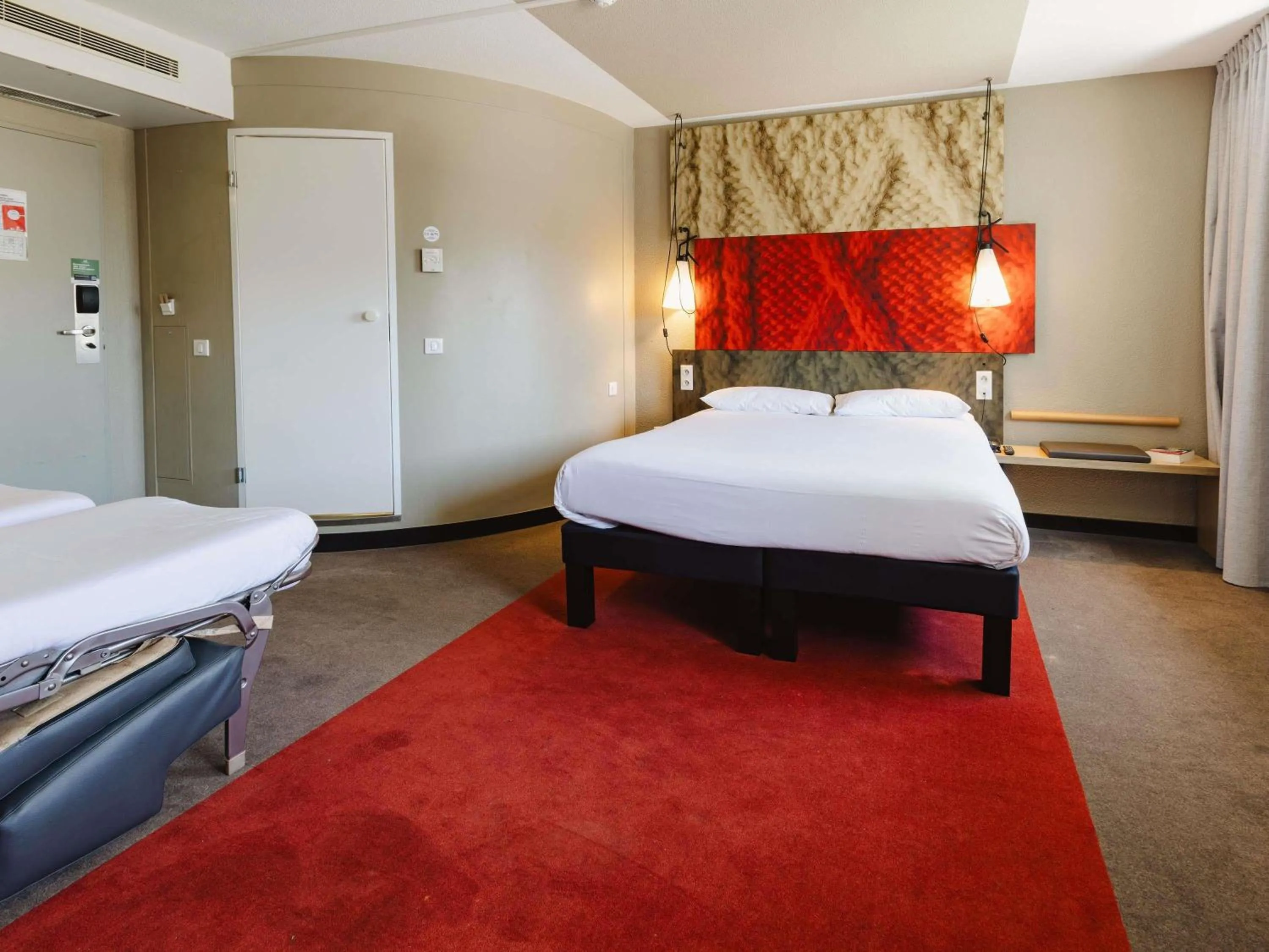 Bedroom, Bed in Hotel ibis Rennes Centre Gare Sud