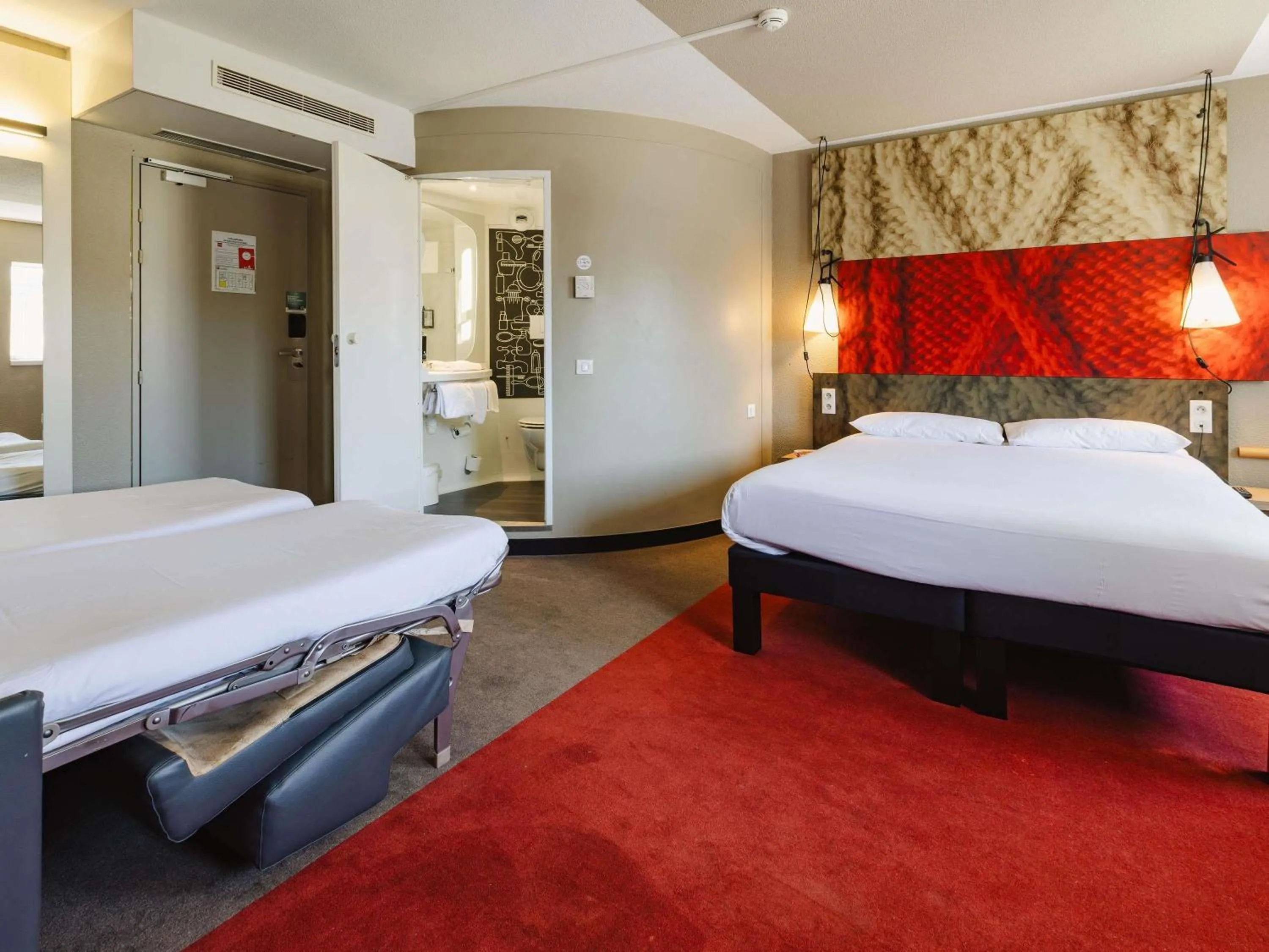 Bedroom, Bed in Hotel ibis Rennes Centre Gare Sud