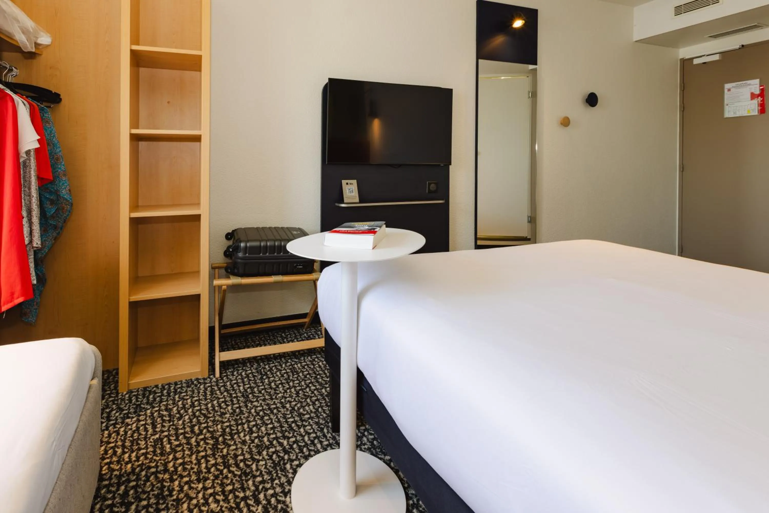 TV and multimedia, Bed in Hotel ibis Rennes Centre Gare Sud