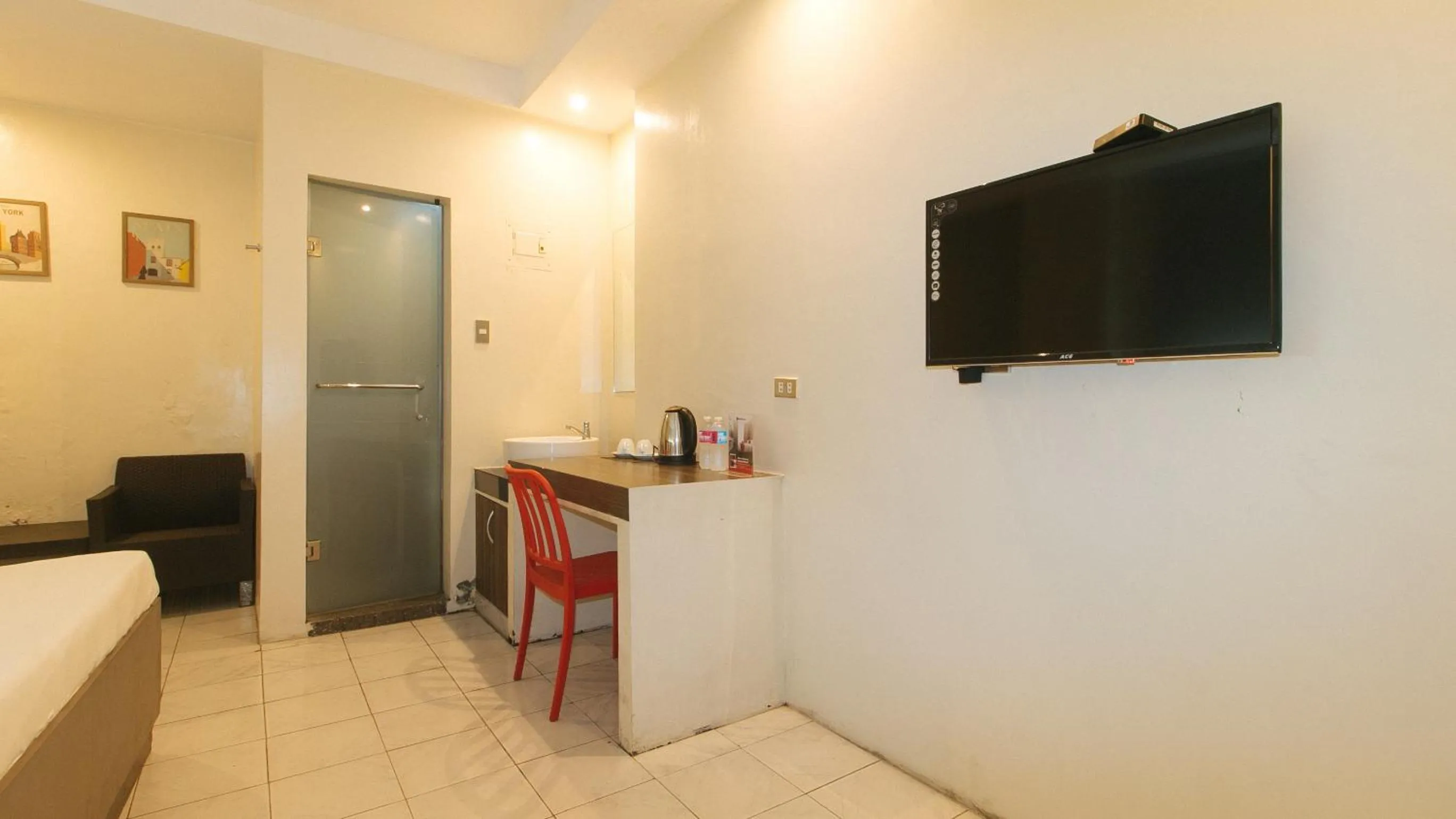 TV and multimedia in RedDoorz at V Plaza Hotel Manila