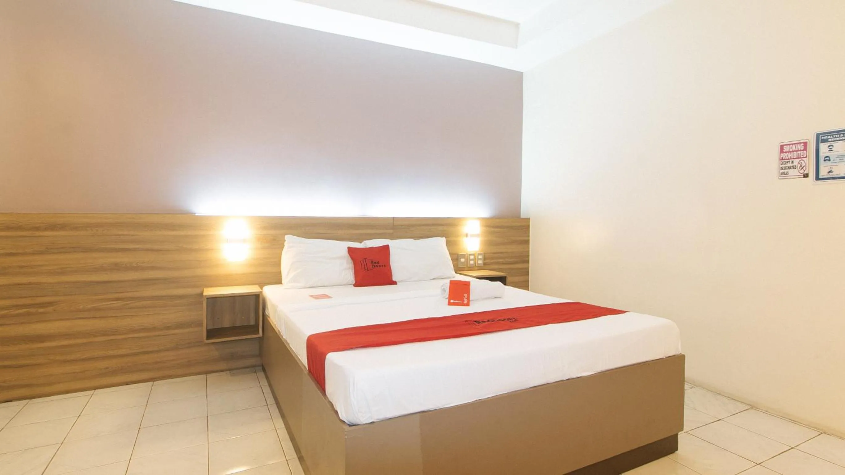 Photo of the whole room, Bed in RedDoorz at V Plaza Hotel Manila