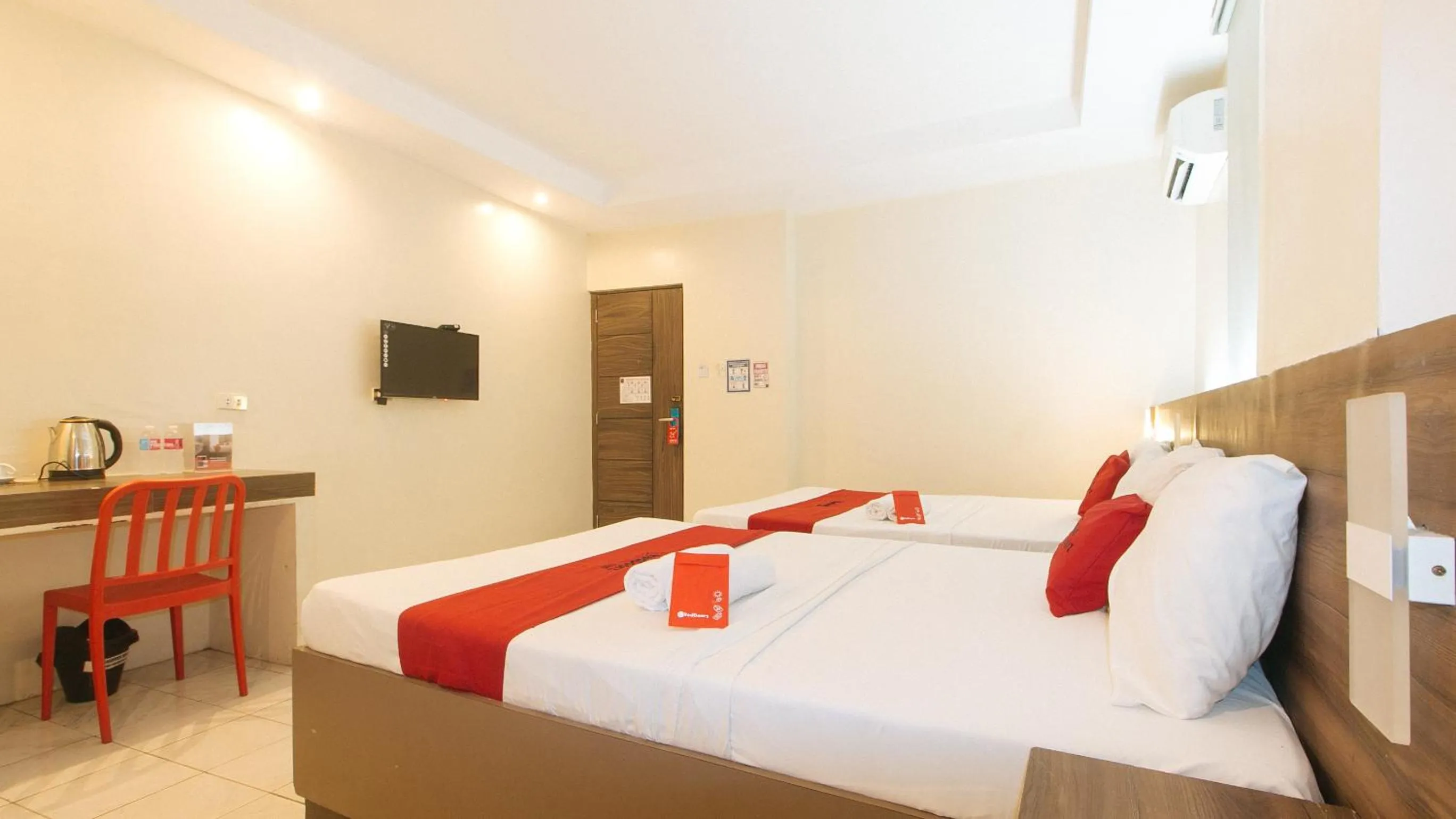 Bedroom, Bed in RedDoorz at V Plaza Hotel Manila