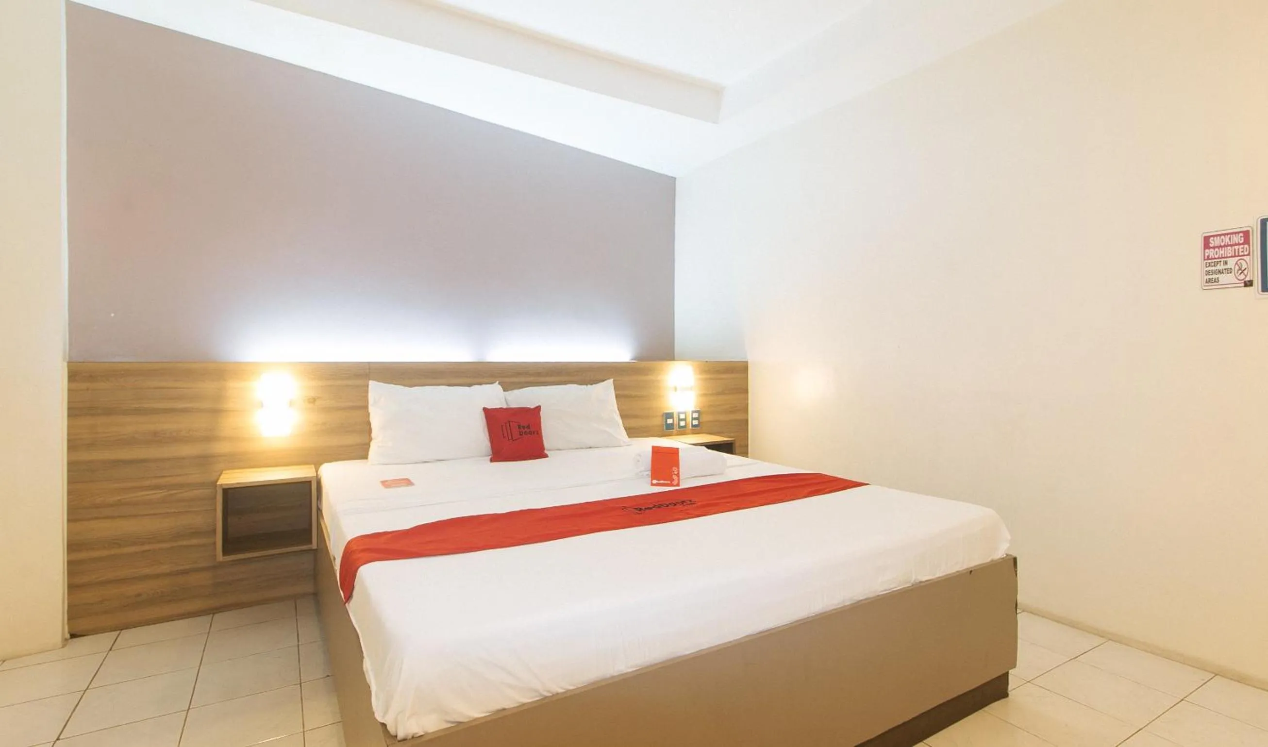 Bed in RedDoorz at V Plaza Hotel Manila