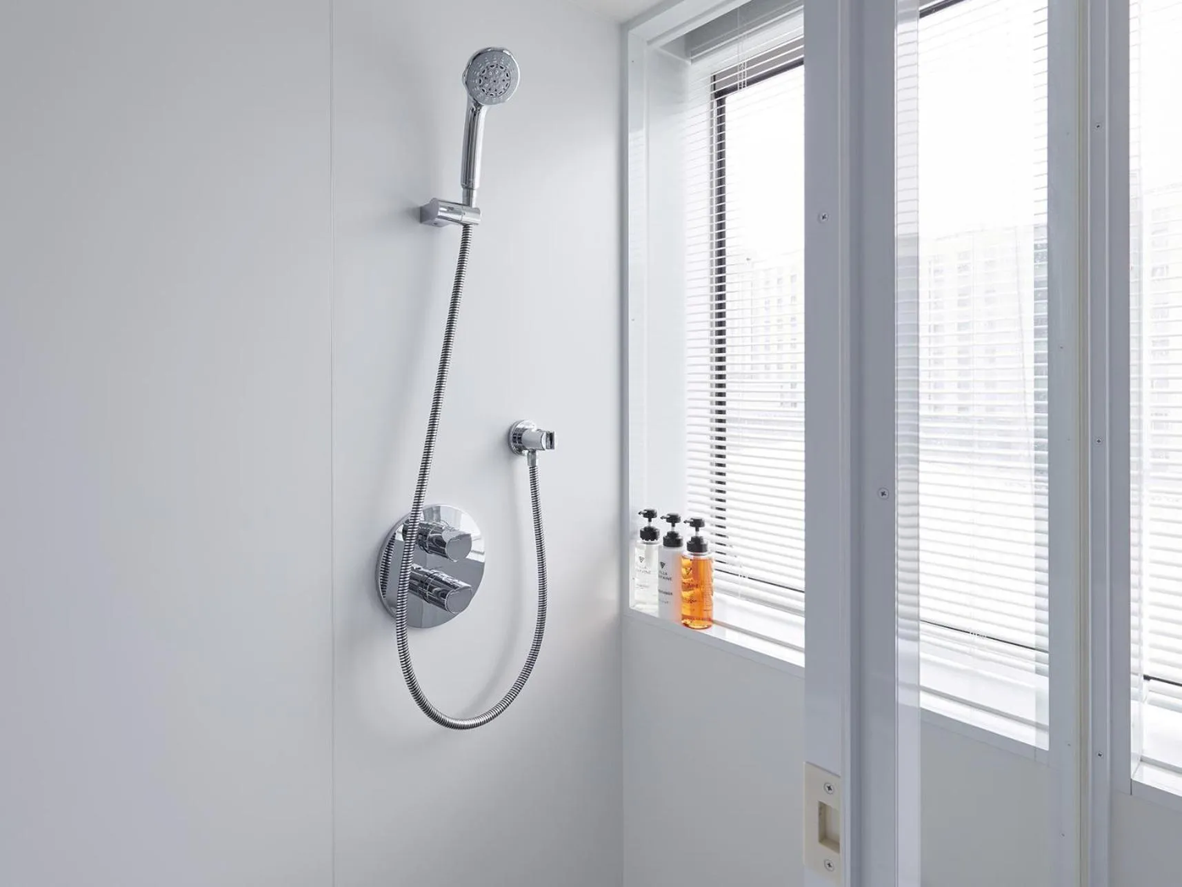 Shower in Villa Fontaine Grand Haneda Airport