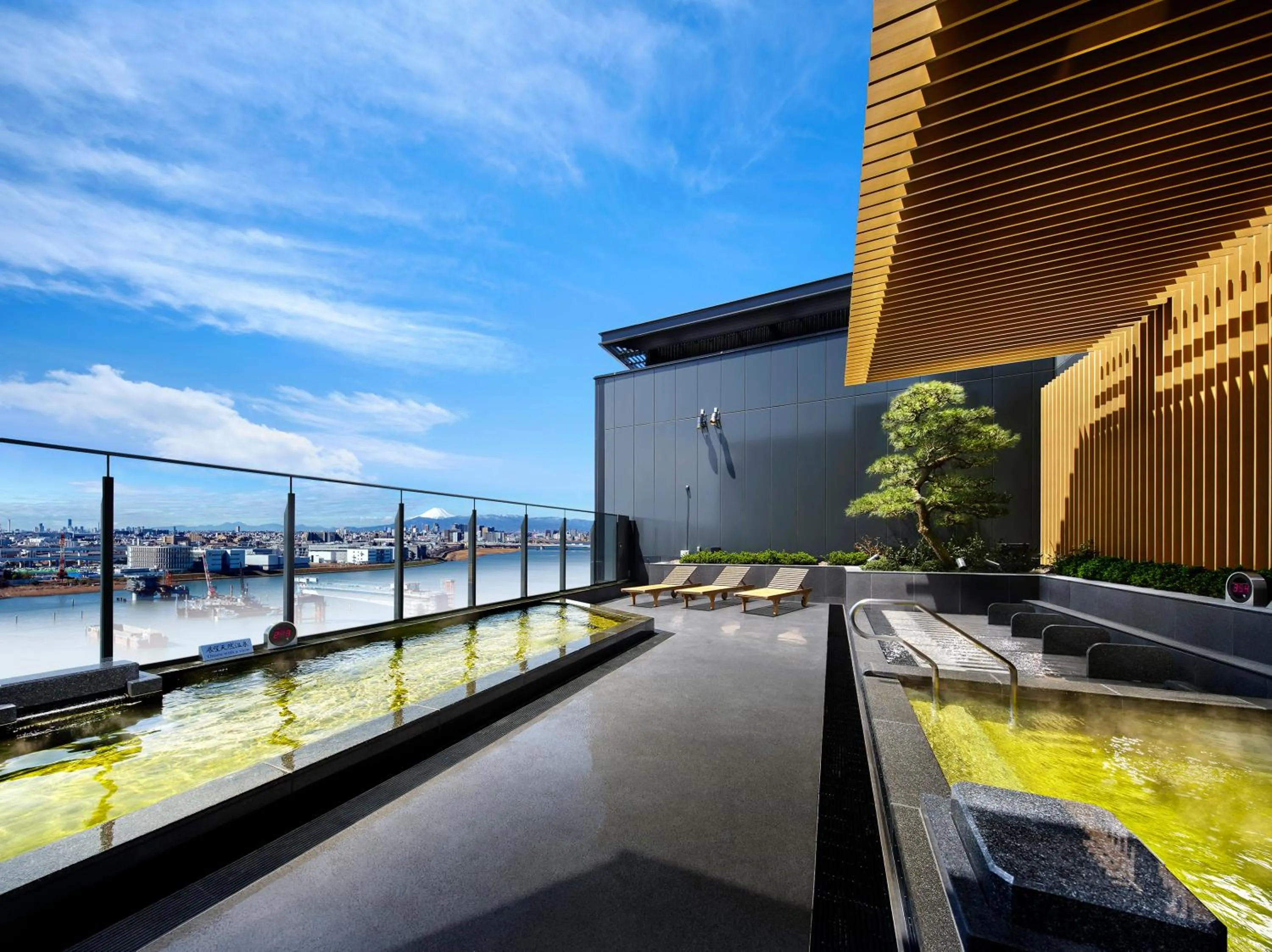 Hot Spring Bath in Villa Fontaine Grand Haneda Airport